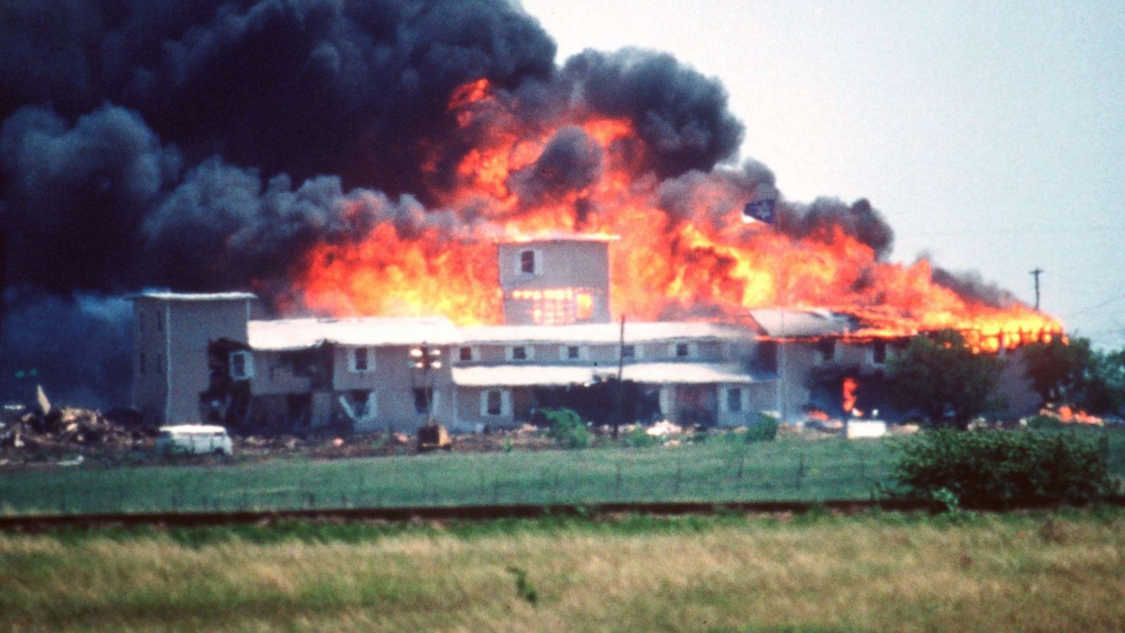 1600x900 Survivors Of 1993 Waco Siege Describe What Happened In Fire That Ended The 51 Day Standoff