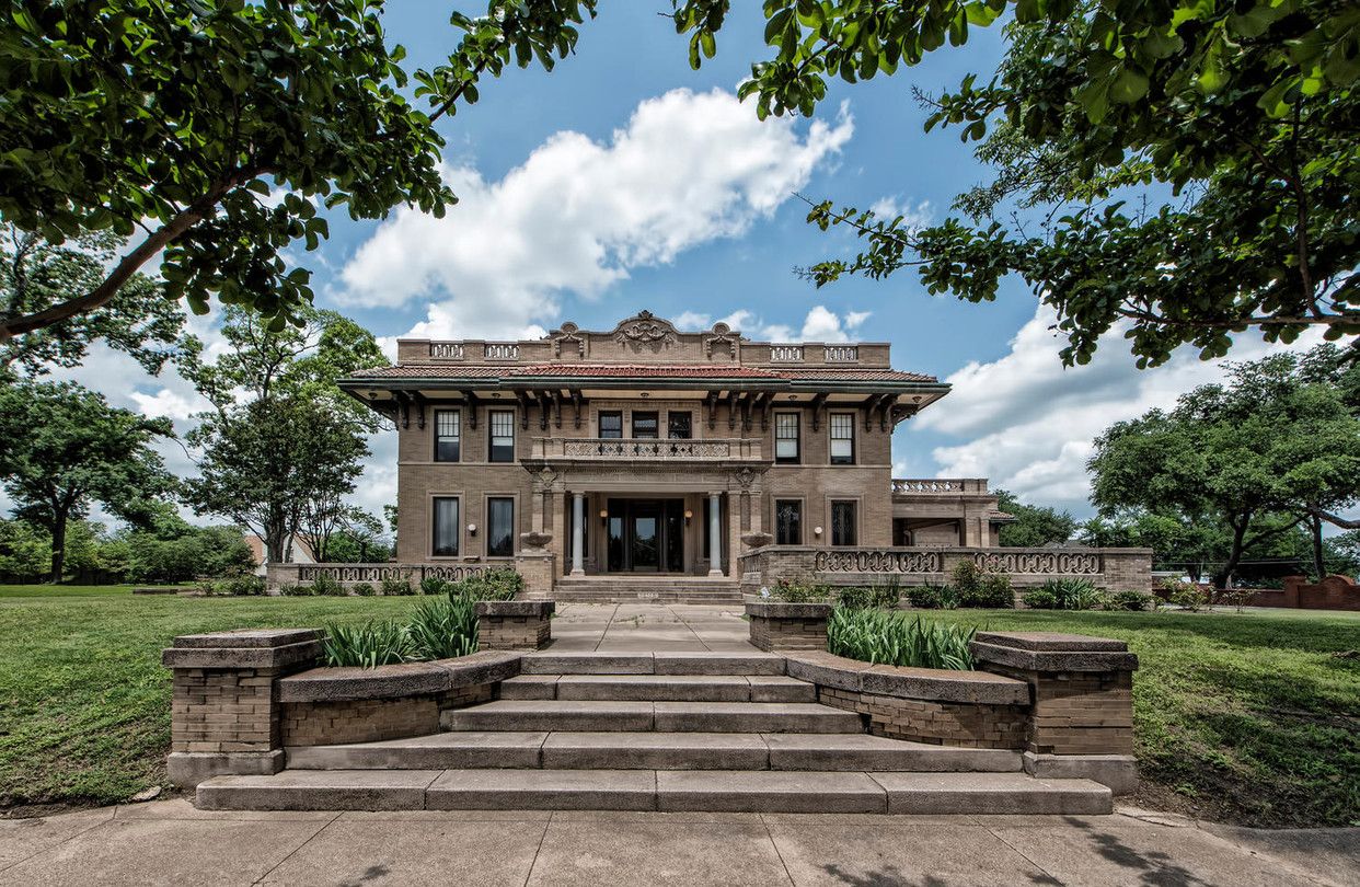 1242x810 Grandeur' and a Bowling Alley in This Waco, Texas, Home