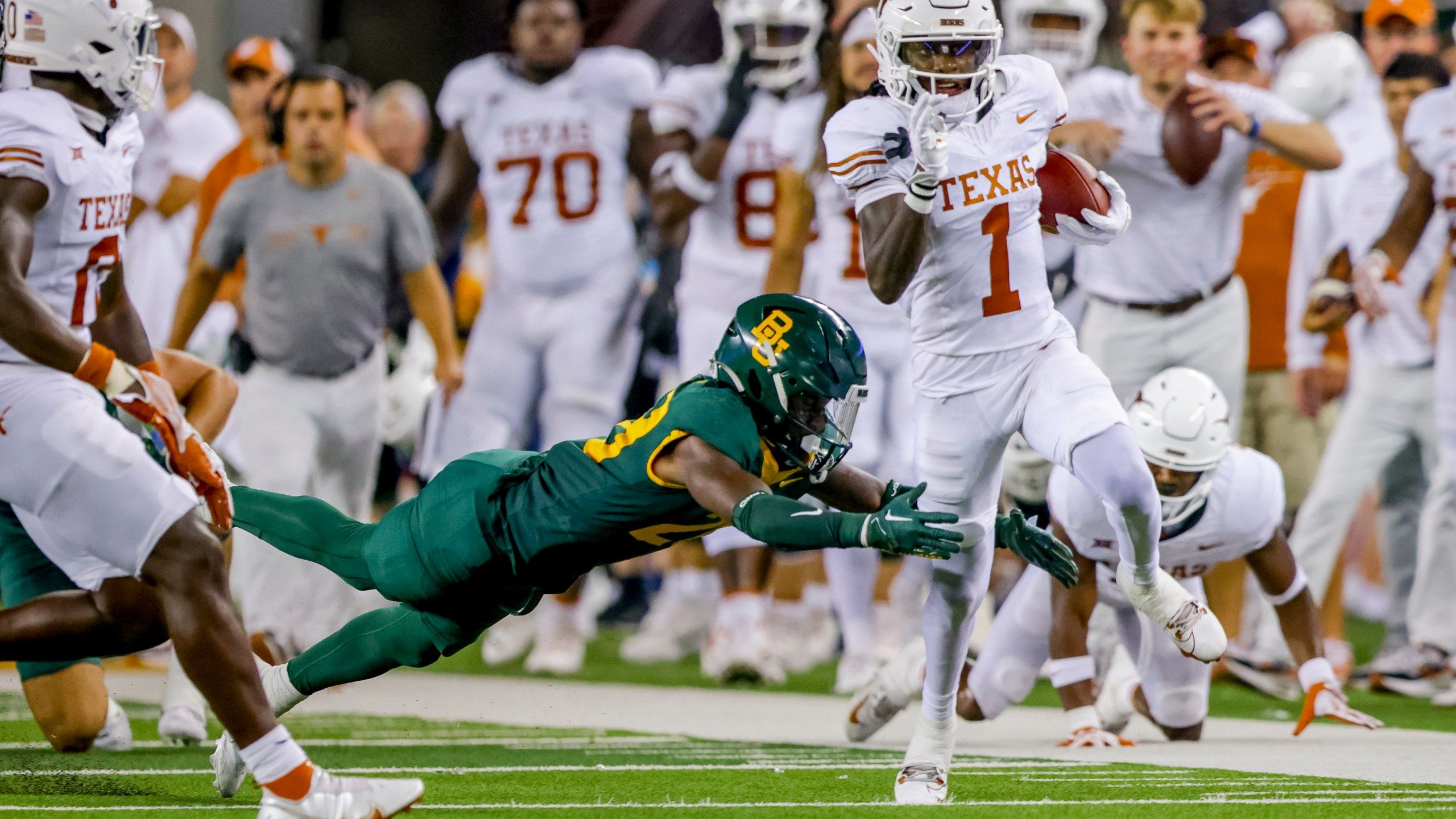 2560x1440 Brooks And Defense Lead No. 3 Texas Into Final Big 12 Season With Dominant 38 6 Win At Baylor. WJHL. Tri Cities News & Weather