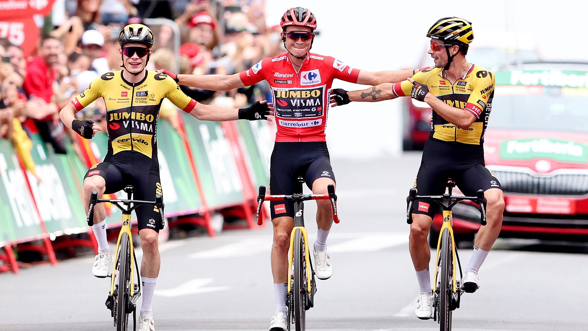 2332x1312 Sepp Kuss and Remco Evenepoel spotted in unreleased Oakleys