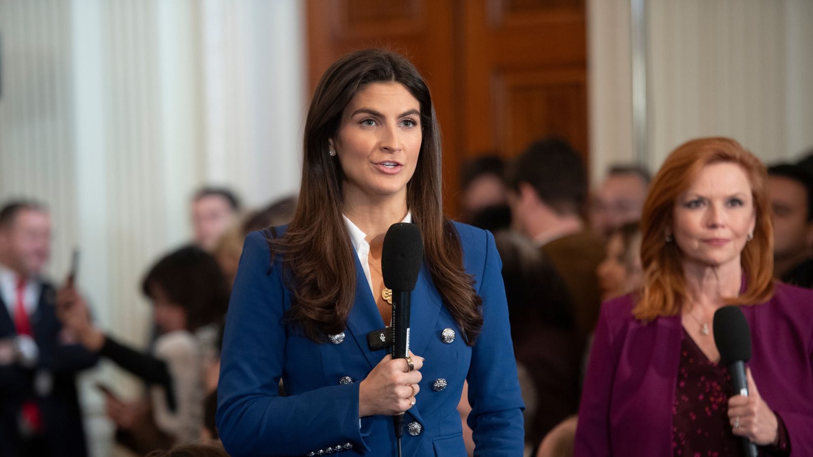 1600x900 CNN's Kaitlan Collins Aged Herself In Jacket That Didn't Flatter Her Style