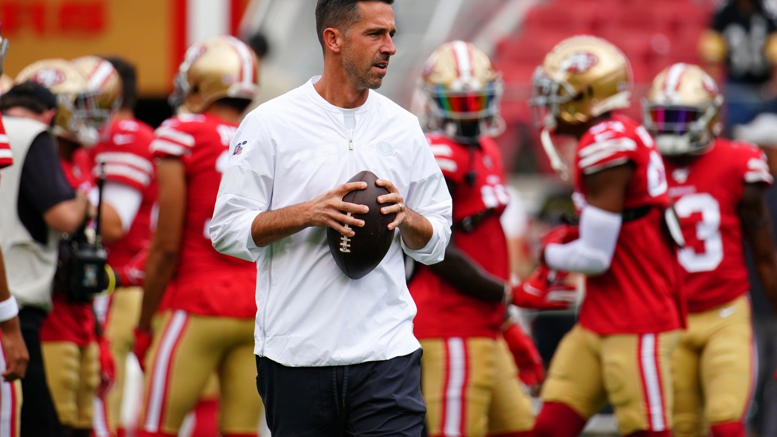 2560x1440 49ers' Kyle Shanahan Gives Game Ball To Father Following 9 0 Win Over Redskins