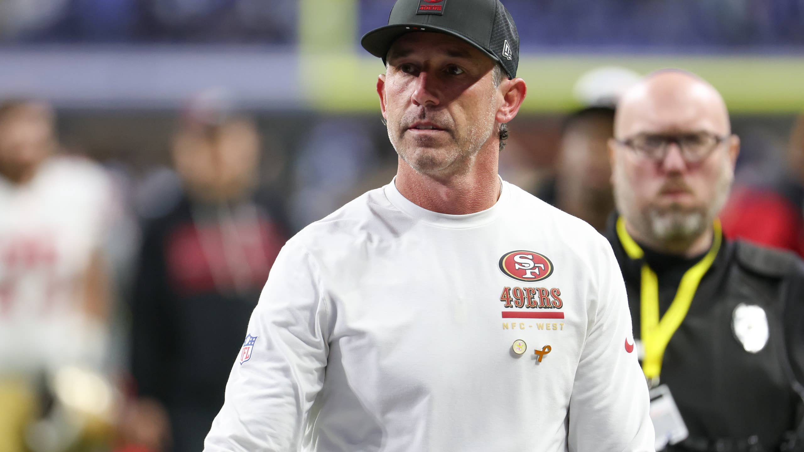 2560x1440 NFL Community Praying For Kyle Shanahan After Car Accident
