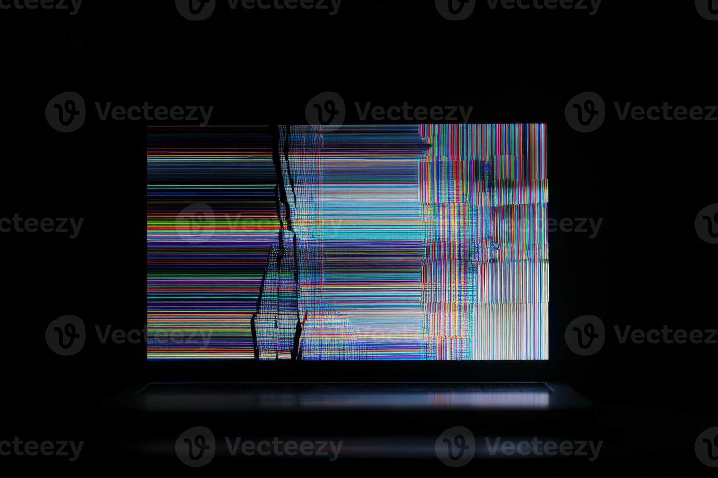 1470x980 Digital display error on laptop screen with colorful horizontal lines