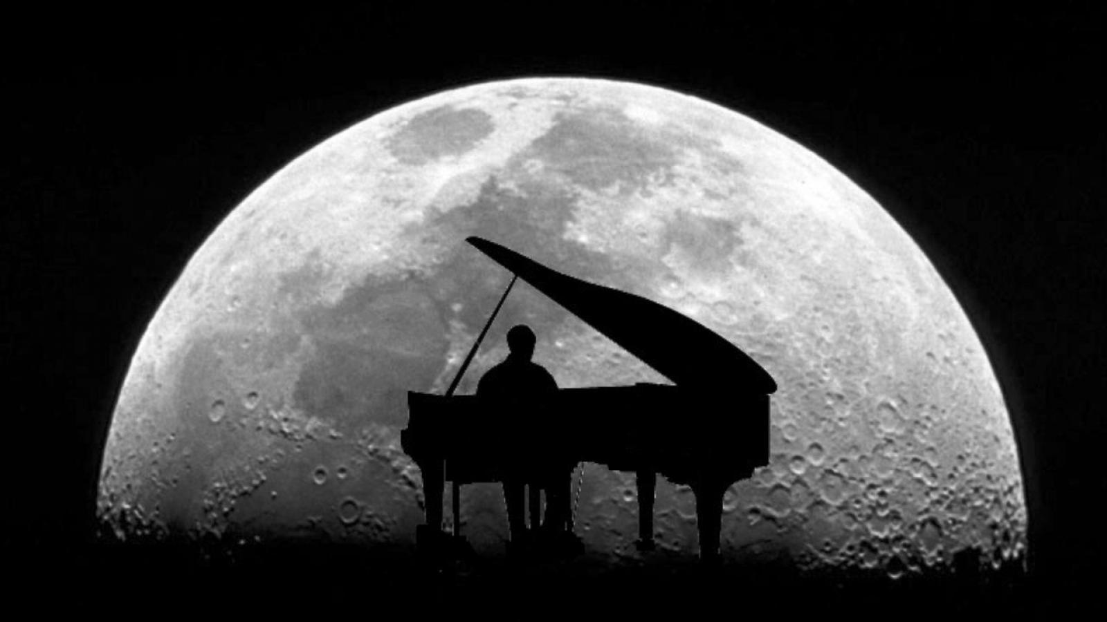 1600x900 PIANO IN THE MOONLIGHT WALLPAPER