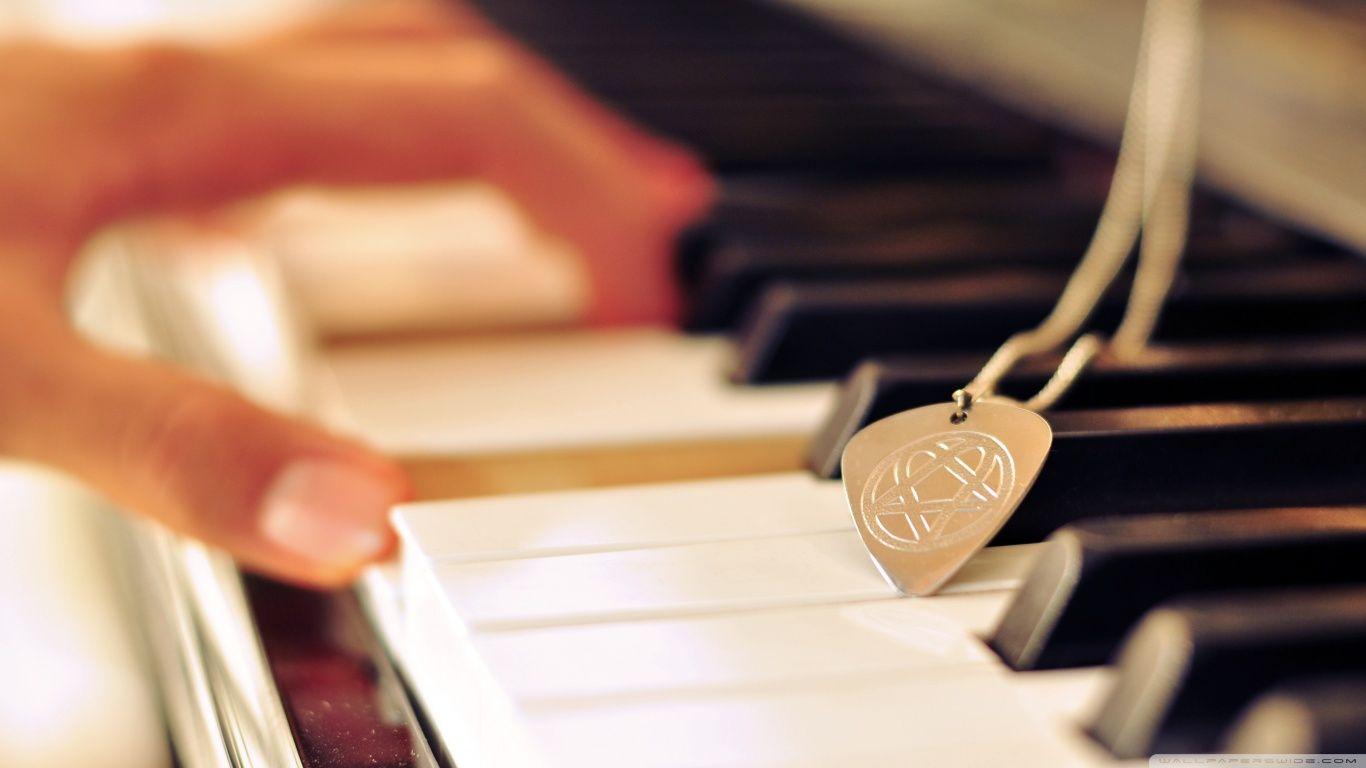 1366x768 Piano HD Wallpaper