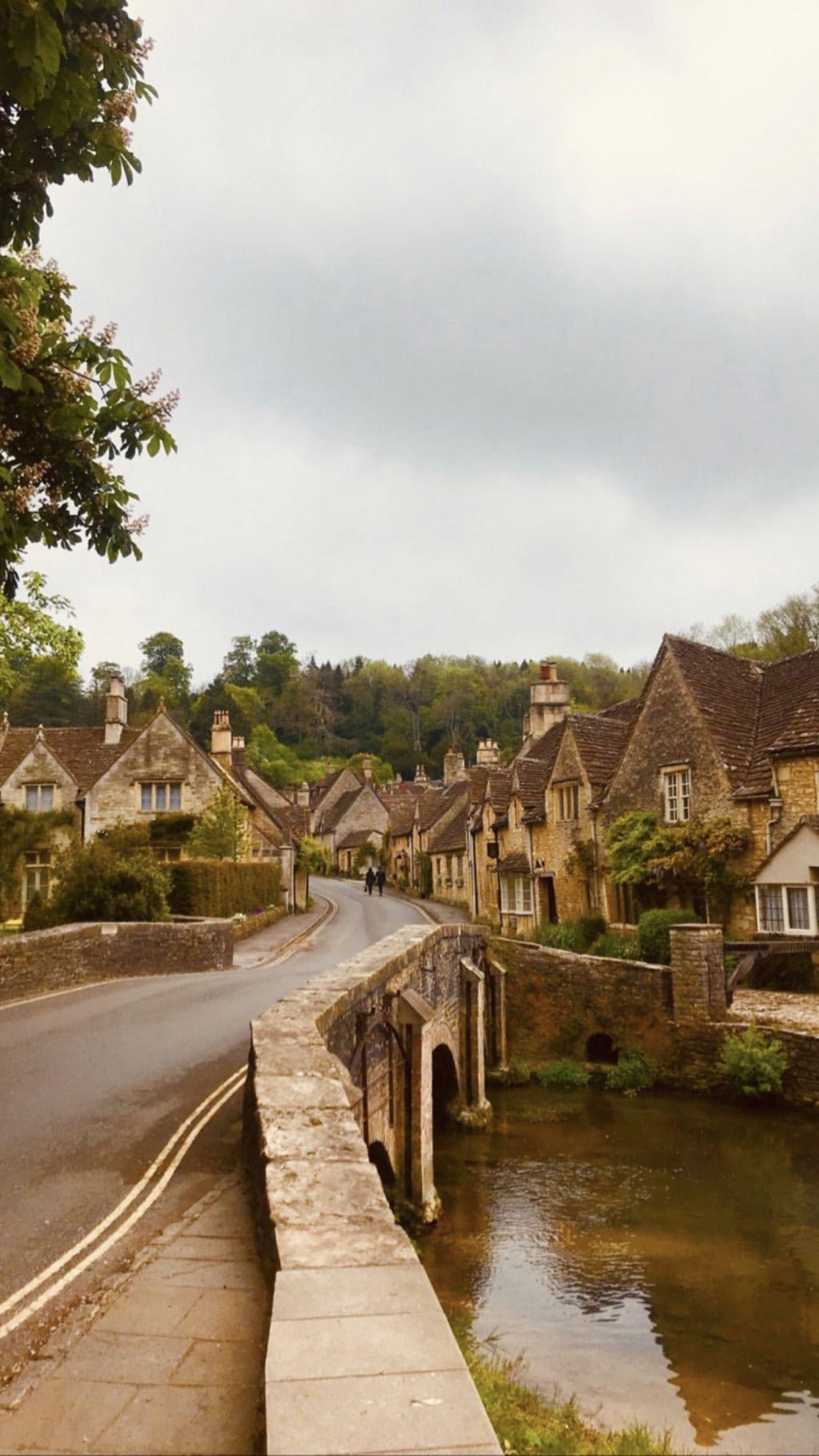 1242x2208 isabela no Instagram: “cotswolds: from castle combe to bibury”. Castle combe, Travel photography, Instagram
