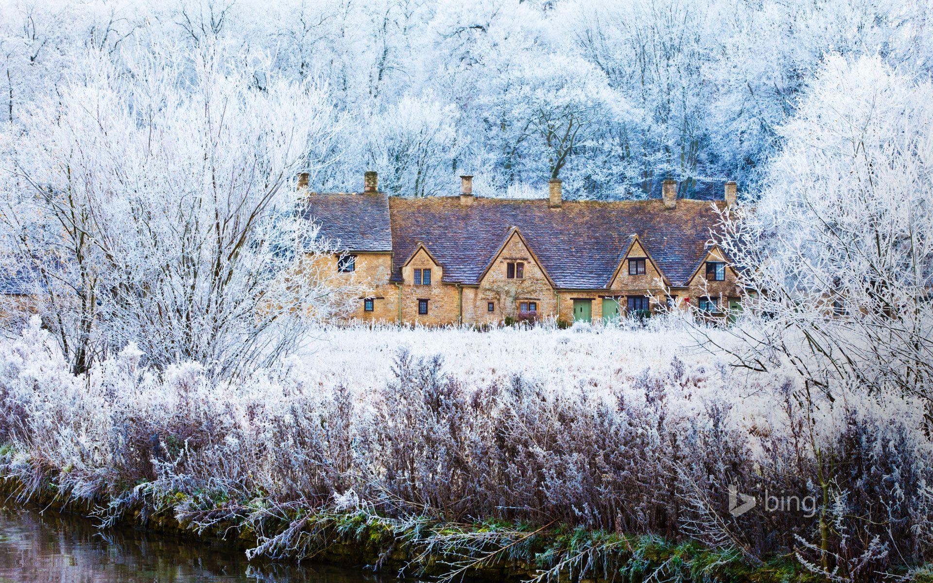 1920x1200 Houses beside the River Coln in Bibury, Gloucestershire