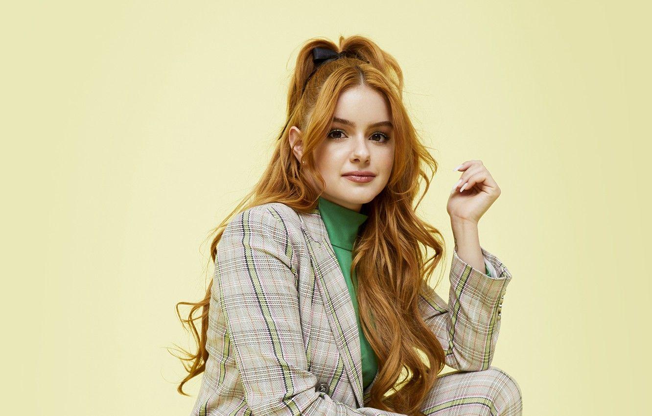 1332x850 Wallpaper look, girl, face, pose, hair, red, jacket, Ariel Winter image for desktop, section девушки
