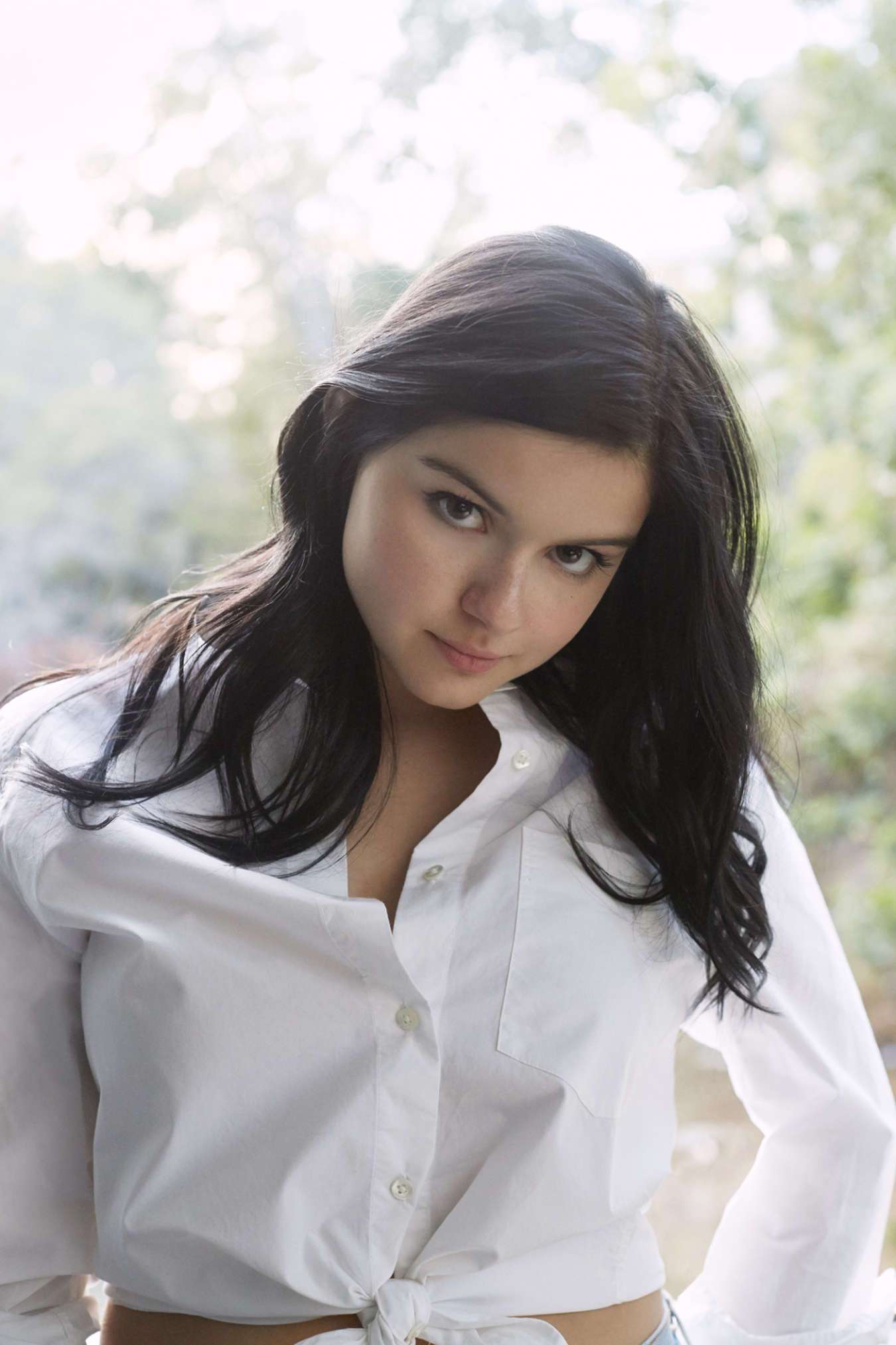 1350x2025 Zendha: Ariel Winter Wallpaper HD