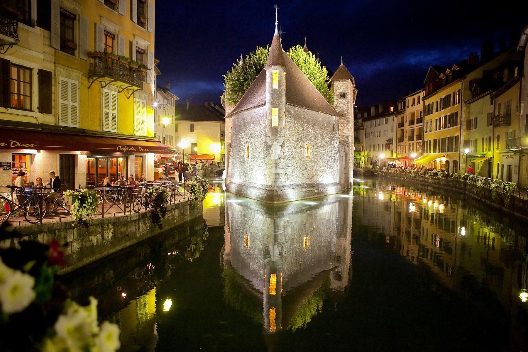 1800x1200 Night lights in Annecy, France wallpaper and image