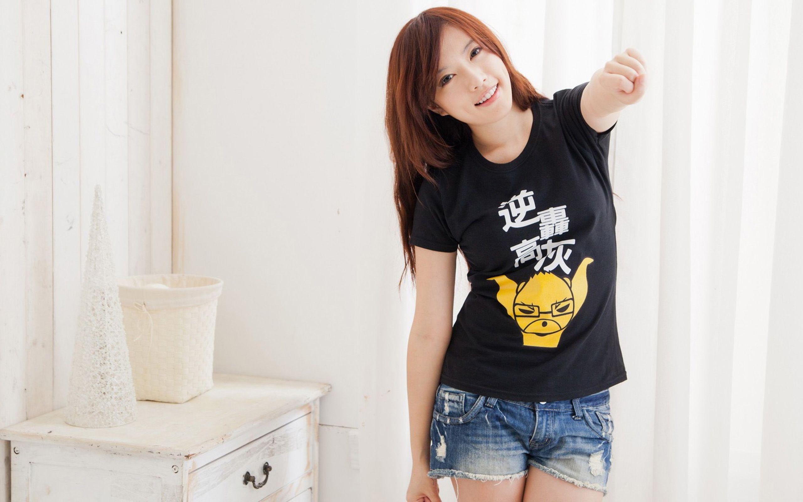2560x1600 Korean model wallpaper