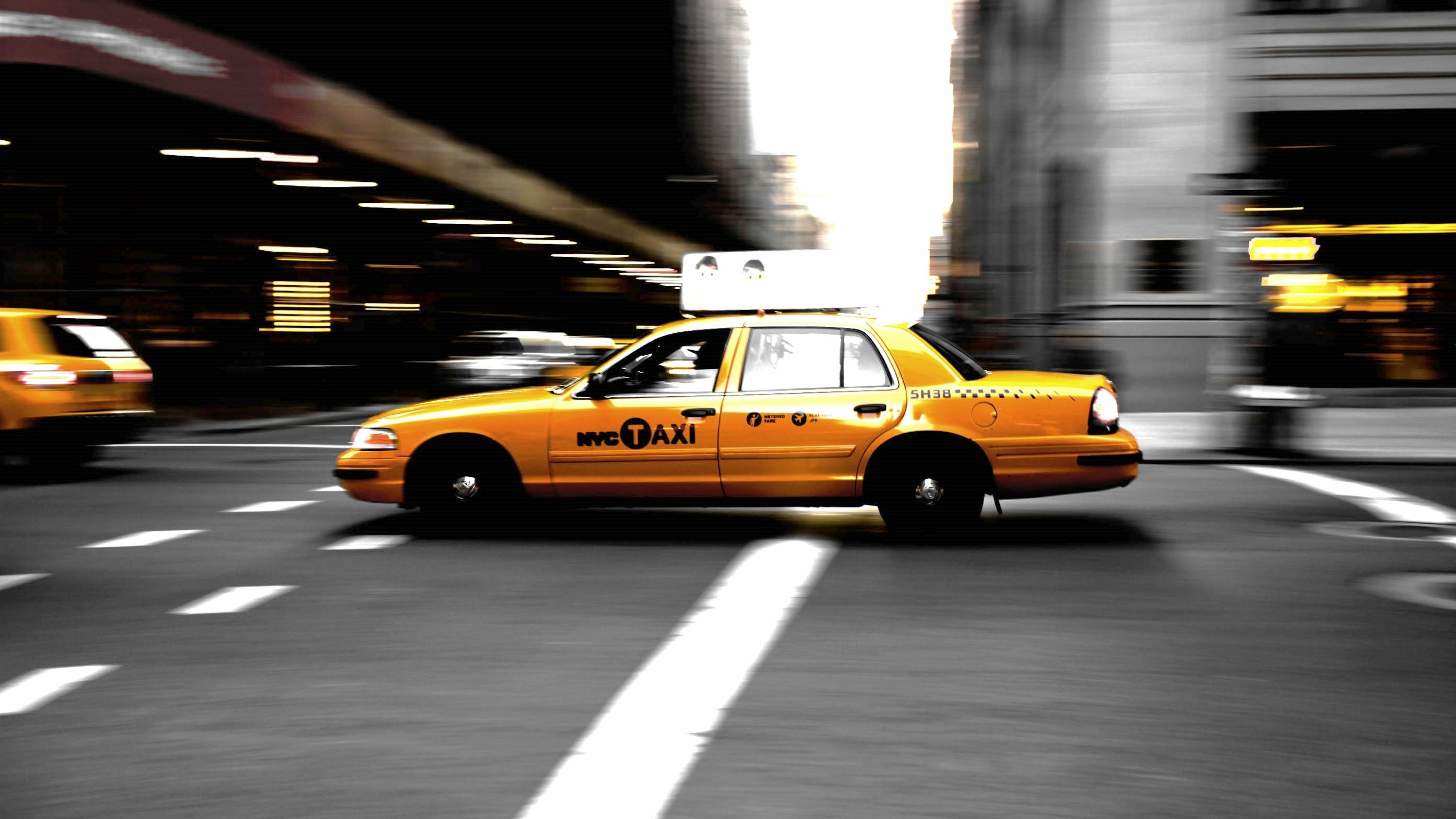 3000x1688 Panning photography of yellow taxi on road photo