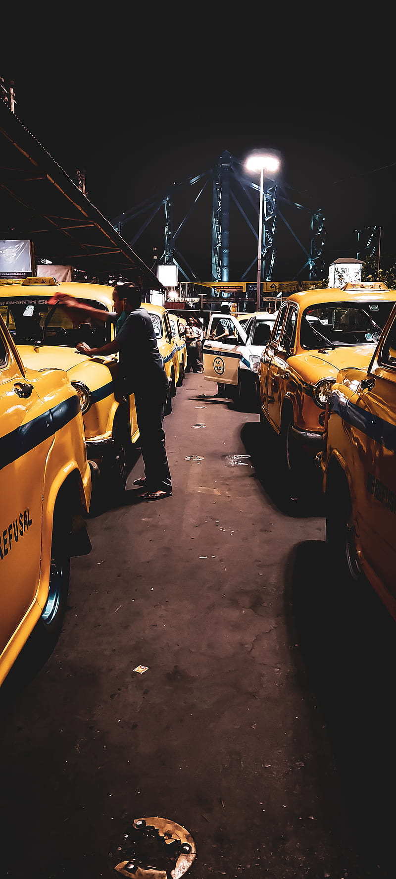 800x1775 Night Kolkata, night life, yellow taxi, HD phone wallpaper