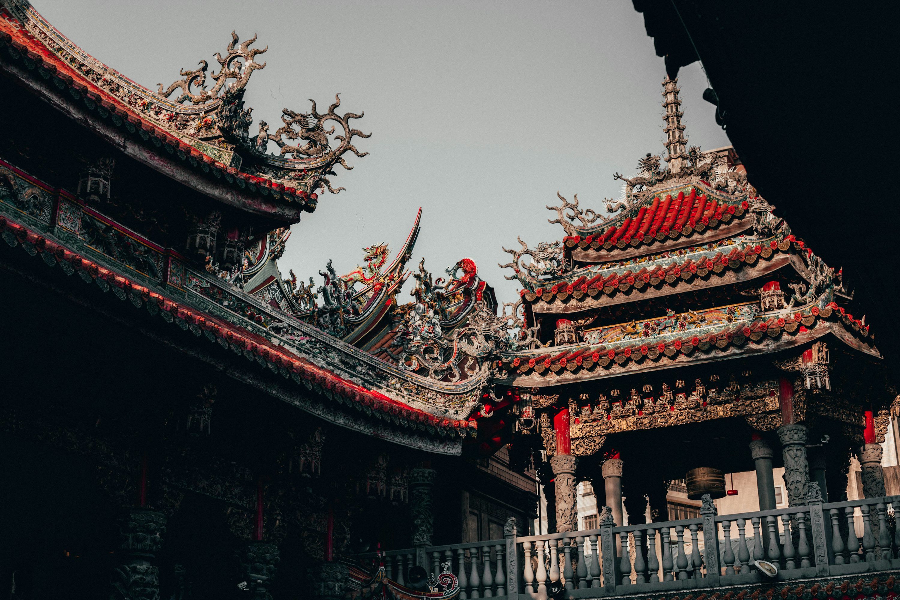 3000x2000 Brown and red Chinese castle photo