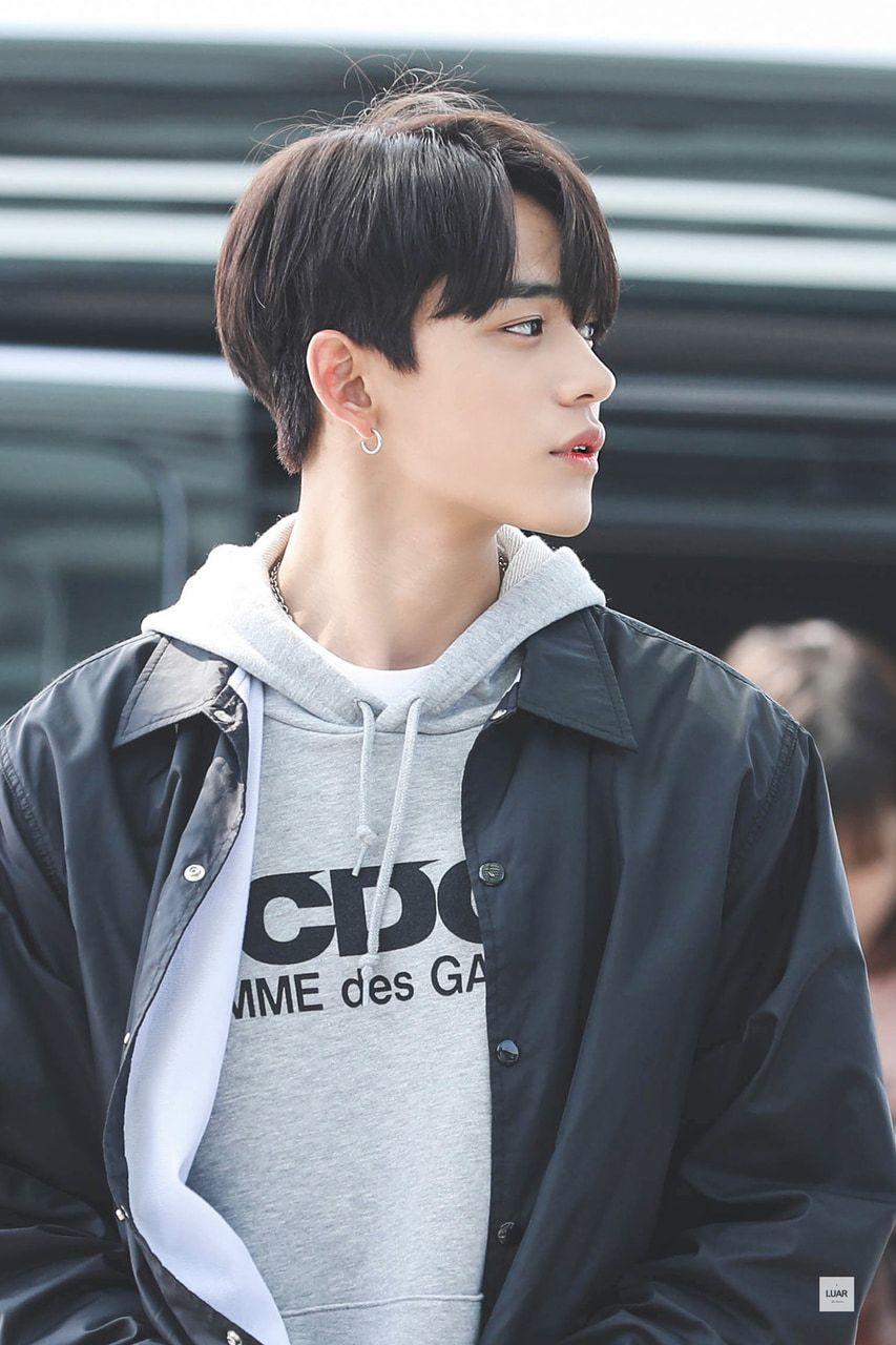 853x1280 image about