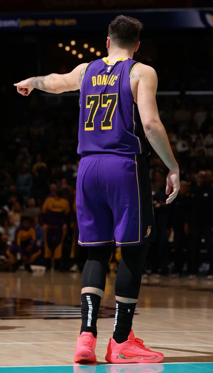 736x1284 luka doncic