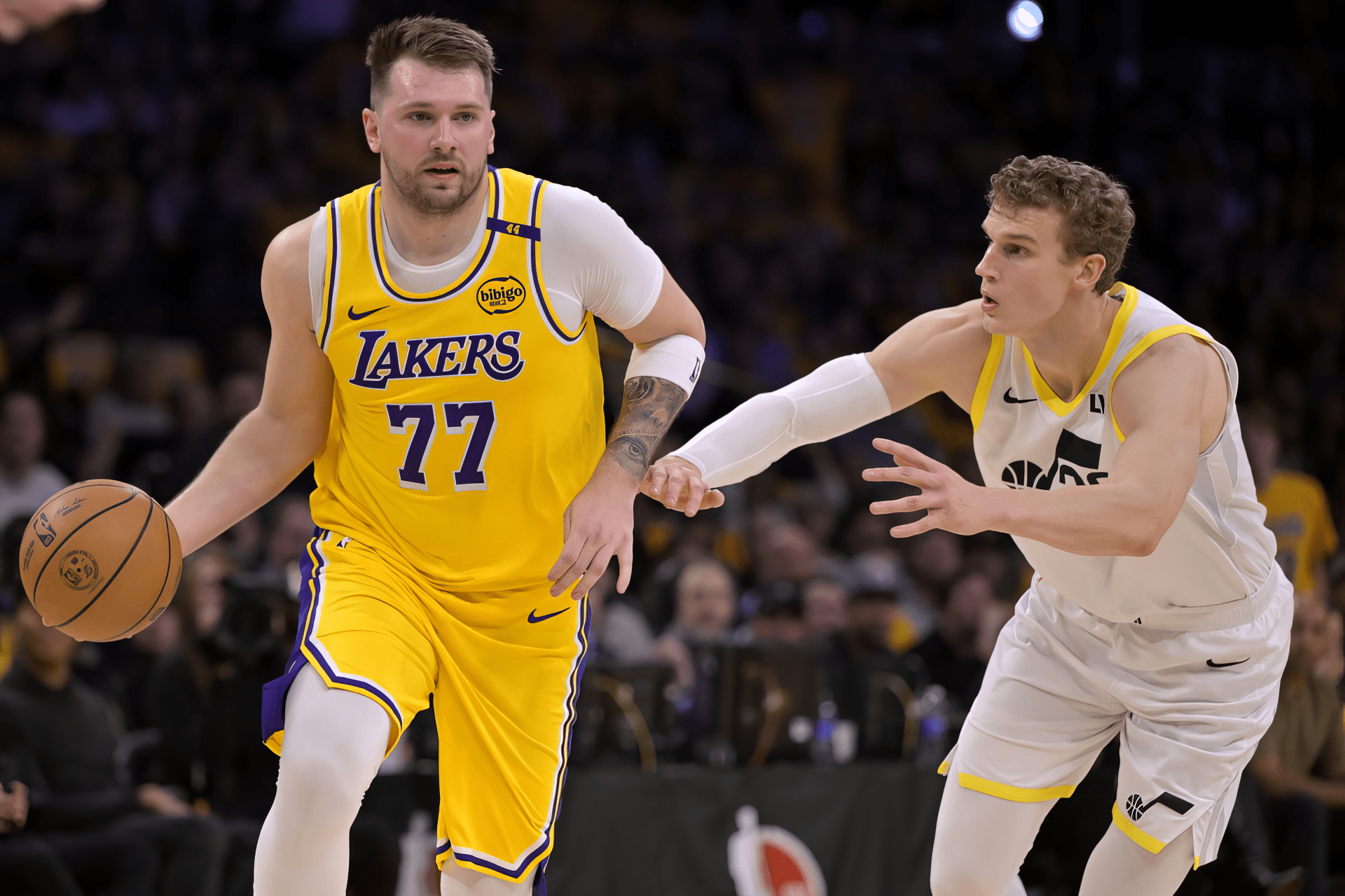 1920x1280 HD Wallpaper: Lakers vs Mavericks Showdown with Dončić & Markkanenx1280
