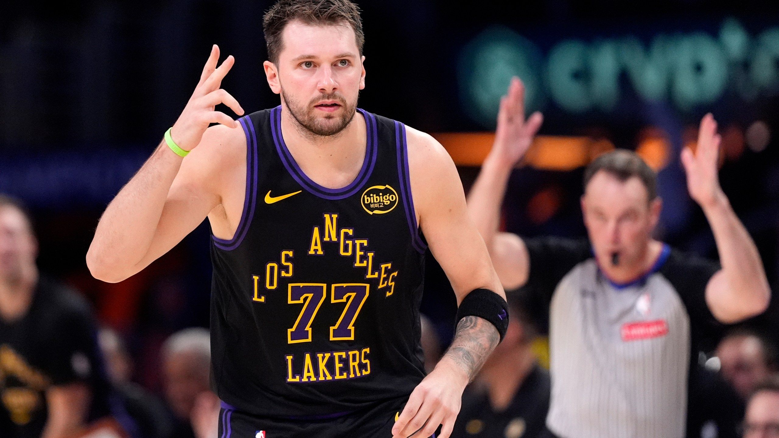 2560x1440 Luka Doncic Scores 27 Points As The Lakers Rally Past The Pelicans, 110 101. KRQE News 13