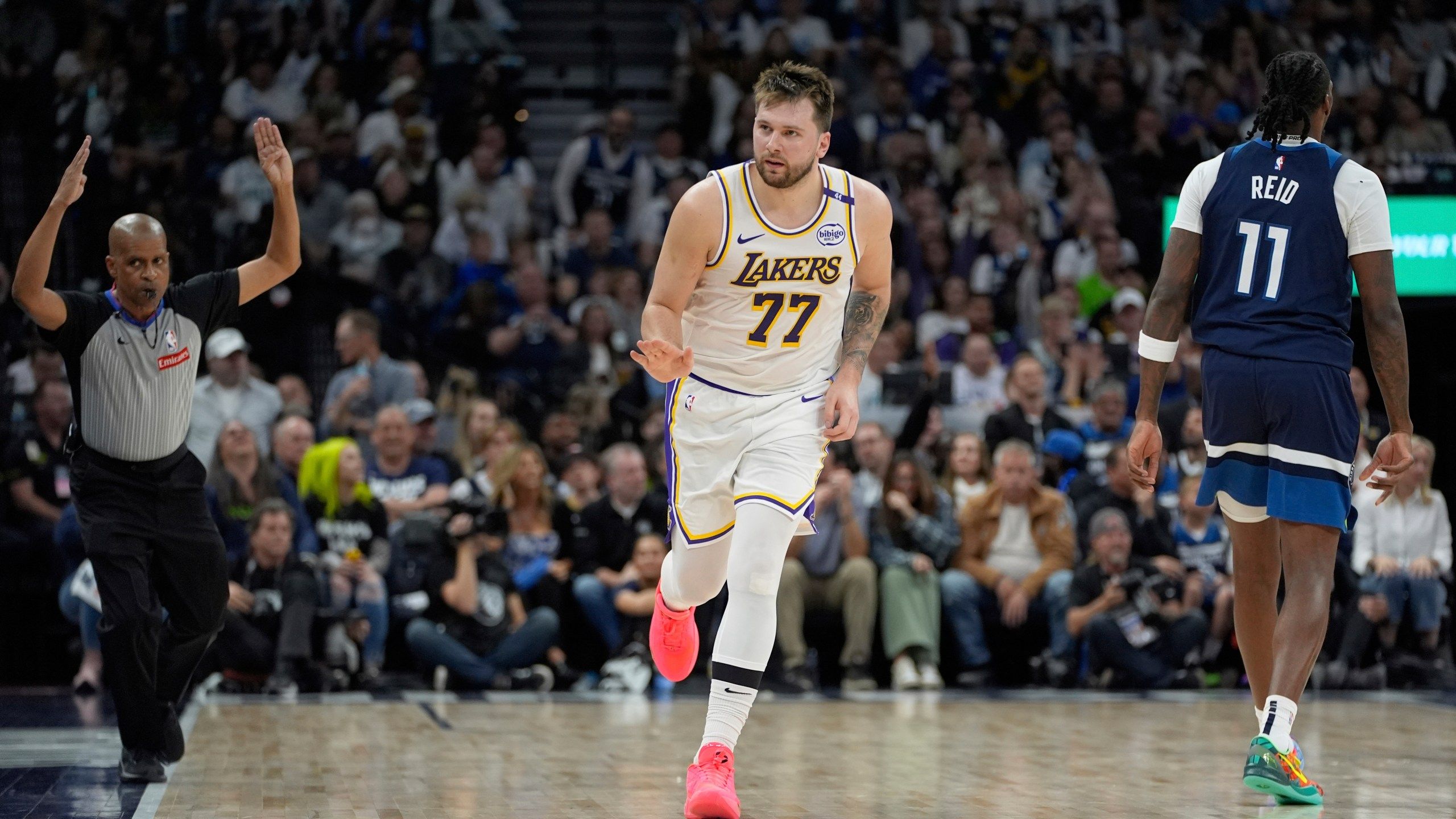 2560x1440 Luka Dončić signs maximum contract extension to keep him in with Los Angeles Lakers until at least 2028