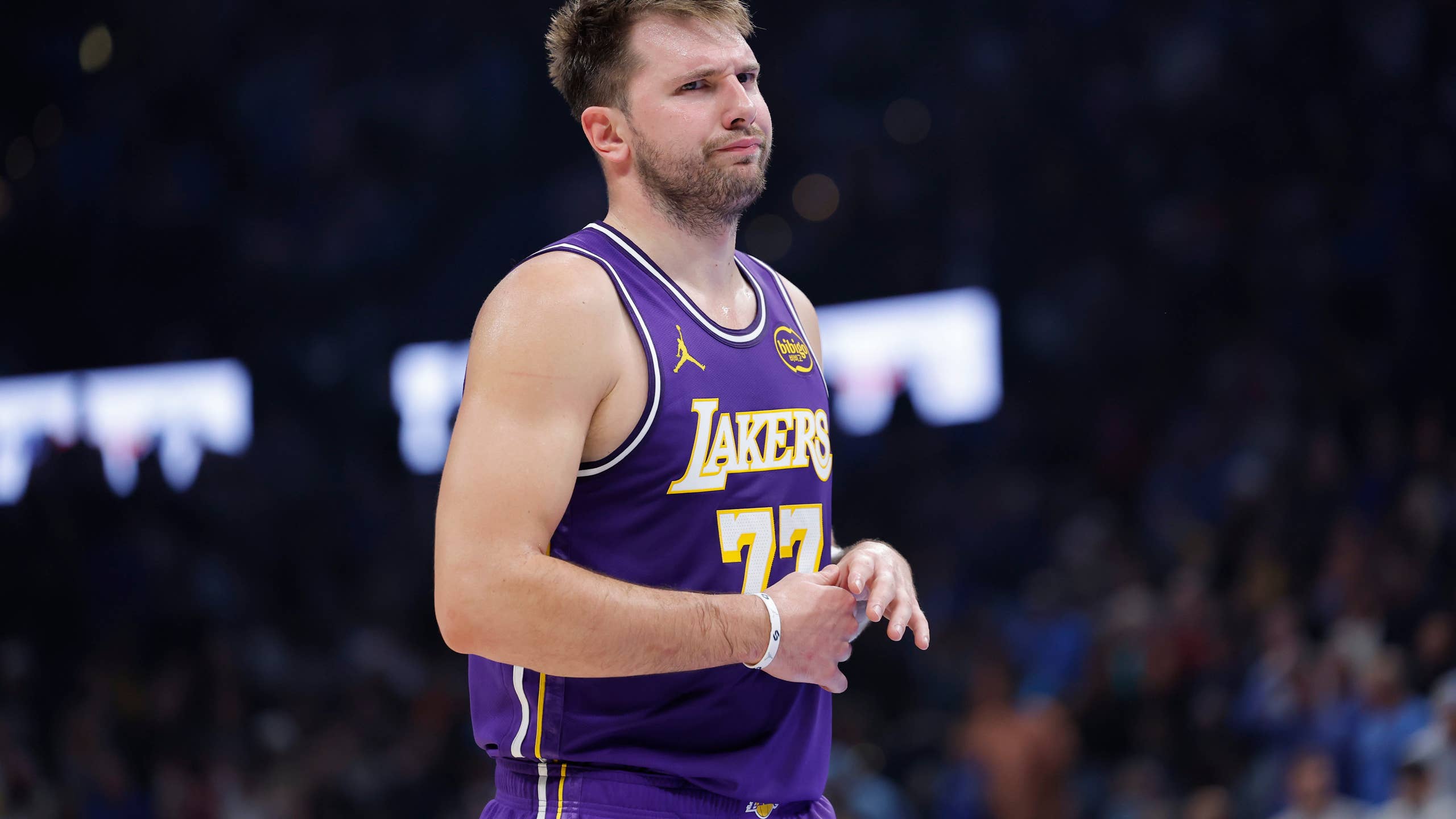 2560x1440 Luka Doncic's Actions During Lakers Game Draw Attention