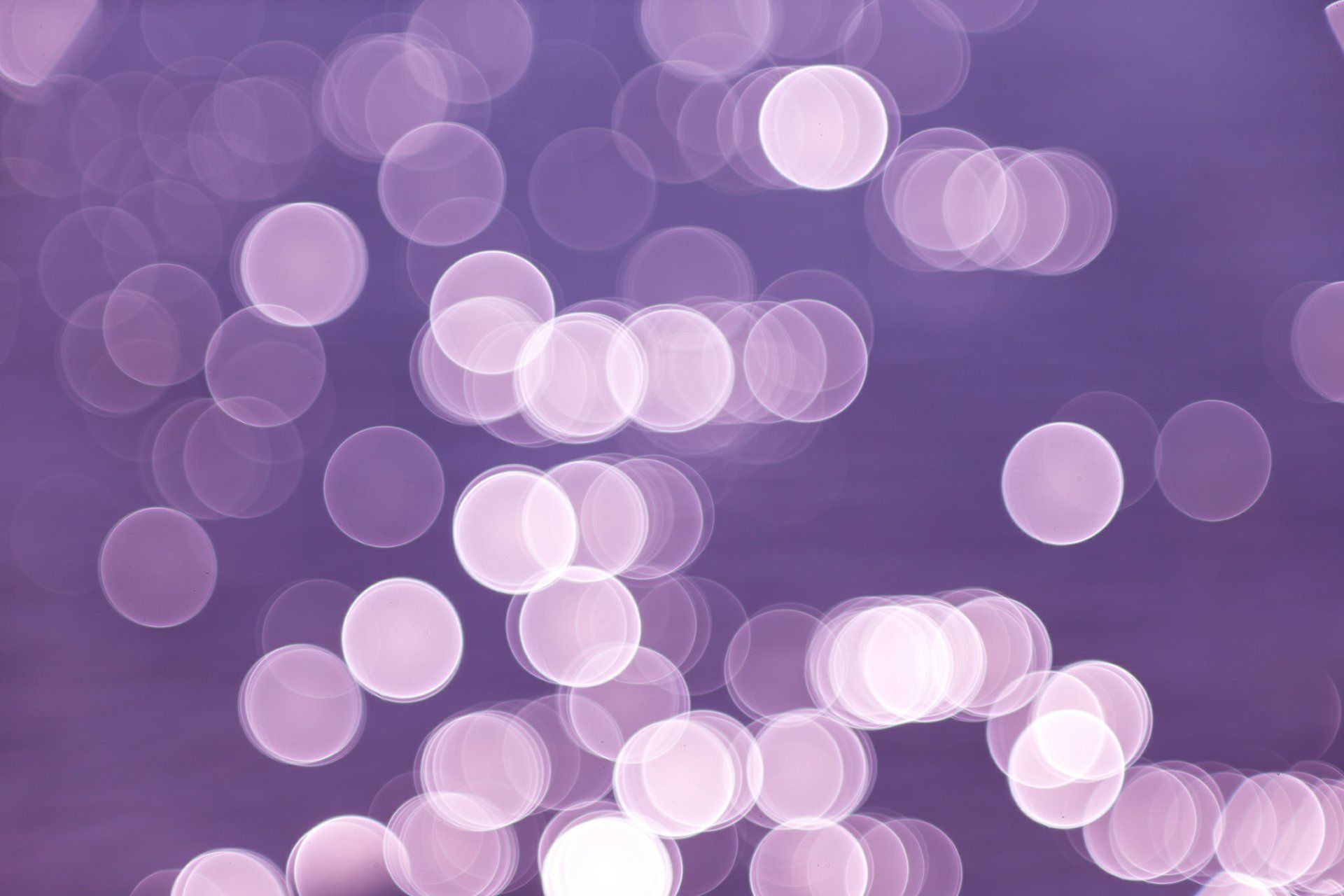 1920x1280 Radiant Purple Bokeh: Artistic HD Glow