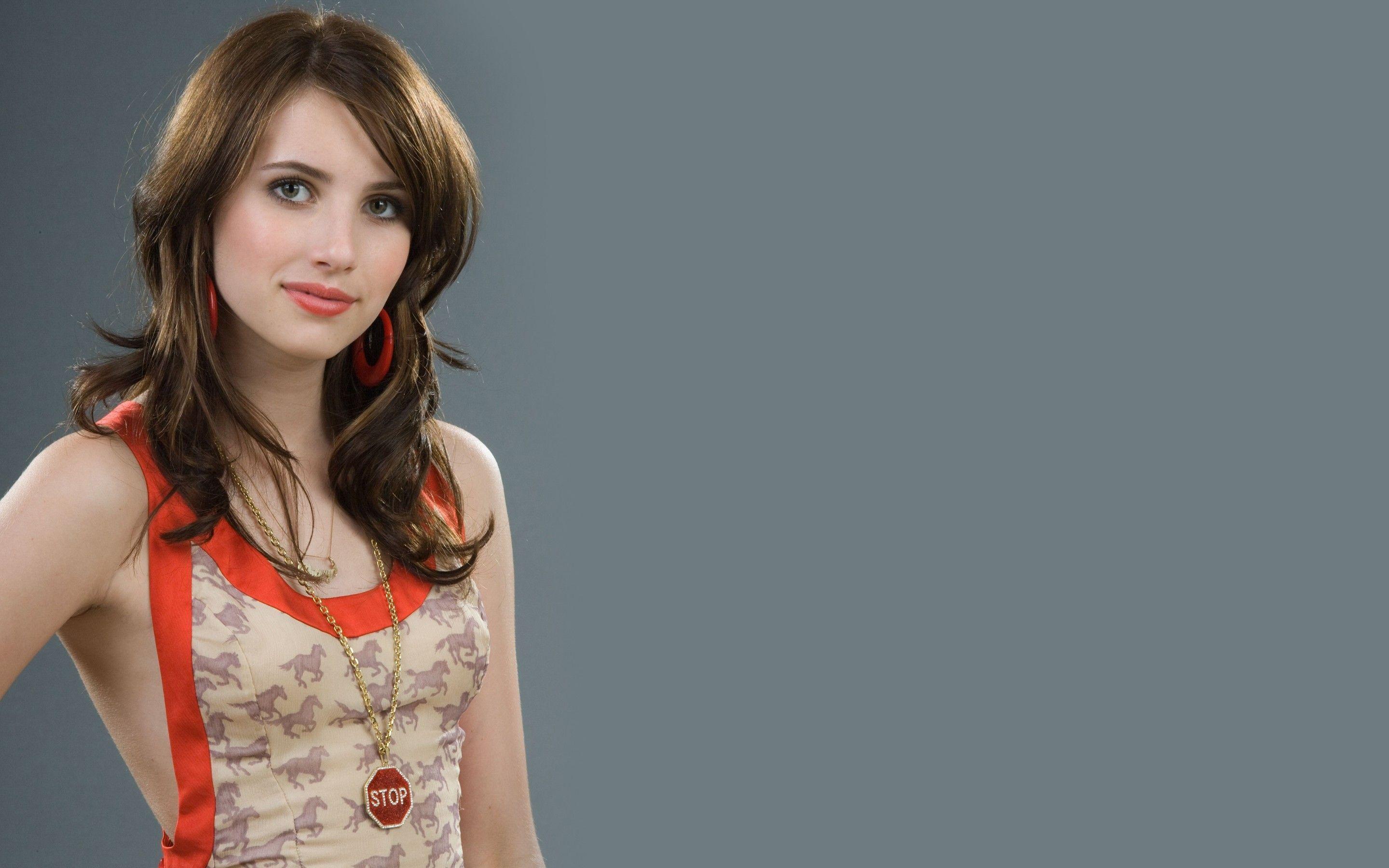 2880x1800 Emma Roberts Wallpaper .