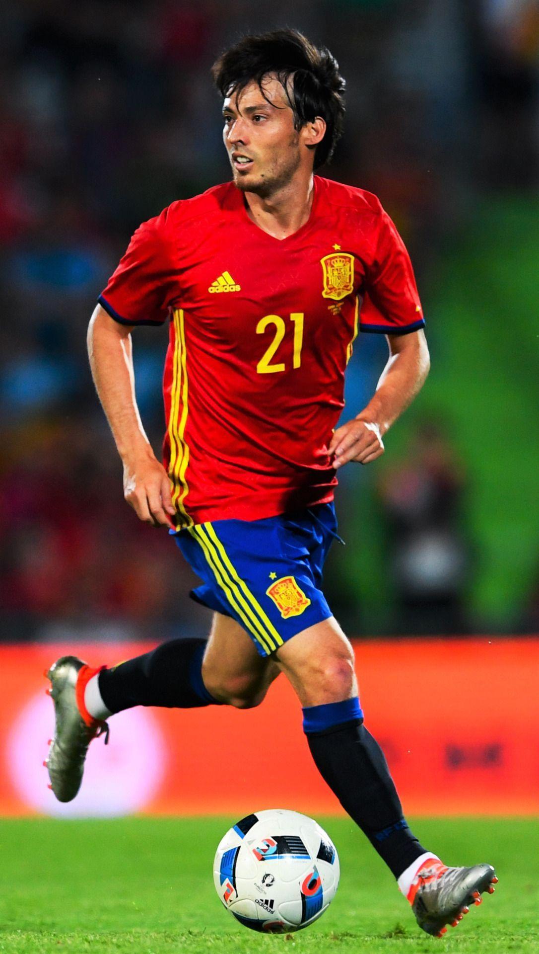 1086x1920 yahoosportuk: “David Silva has just won his 100th cap for Spain!”. Deportes olimpicos, Deportes, Jugadores españoles