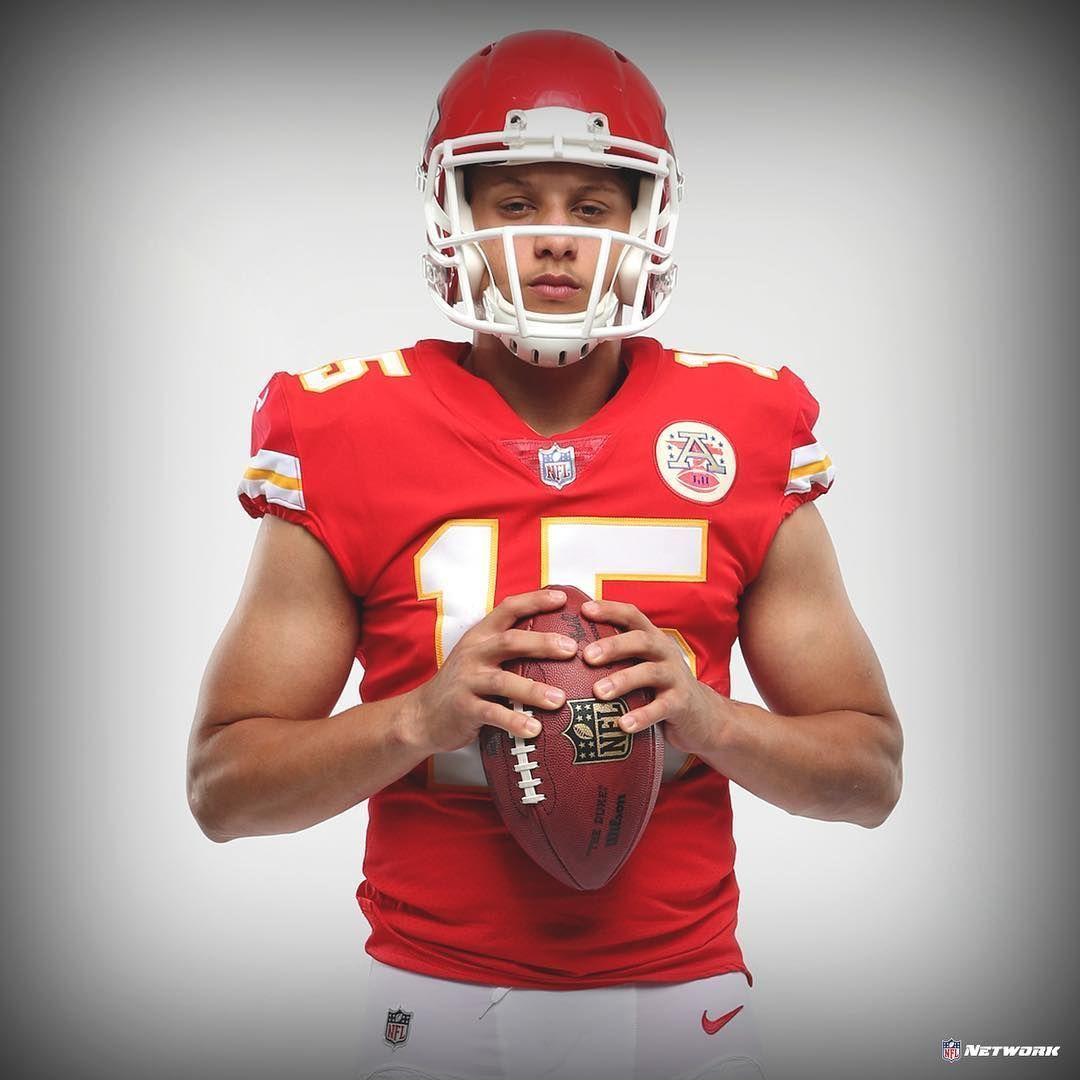 1080x1080 Patrick Mahomes iPhone Wallpaper