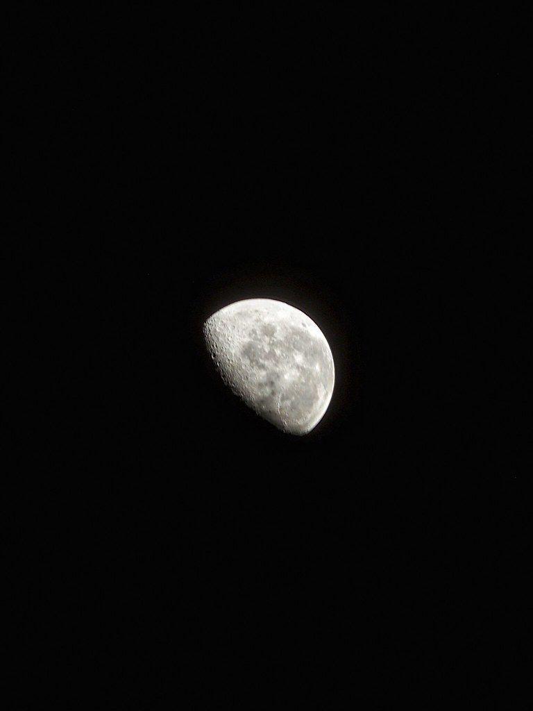 768x1024 Earth's Moon 2 Wallpaper really big but not as big