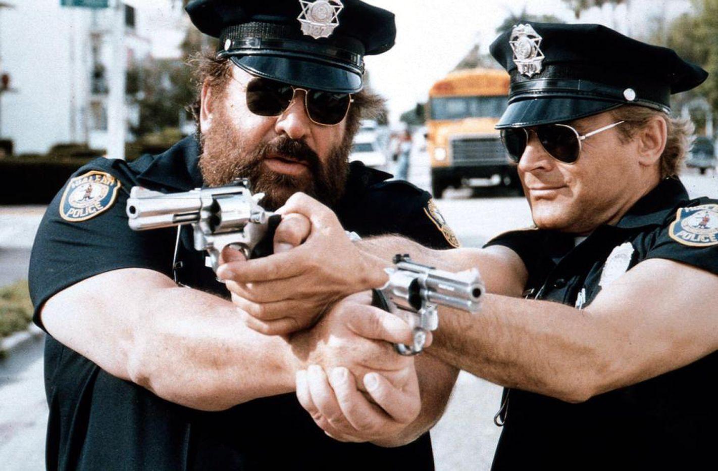 Старая комедия про. Теренс Хилл и БАД Спенсер. Полицейские из Майами 1985.