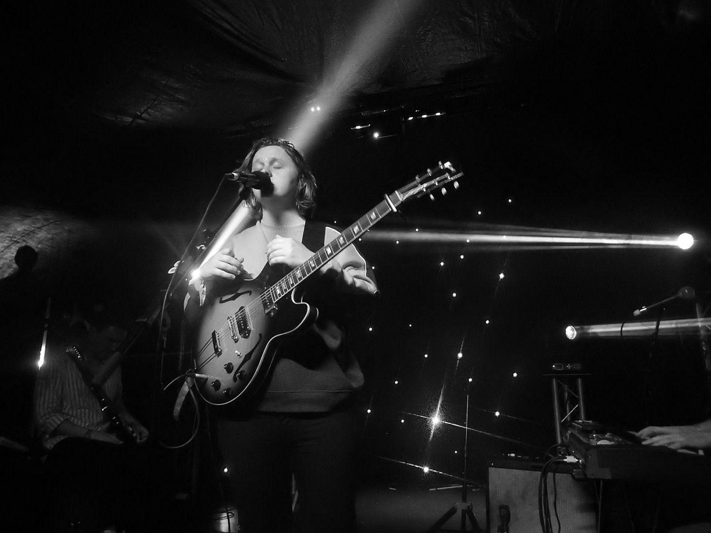 1400x1050 Lewis Capaldi channels his suffering in Divinely Uninspired To A Hellish Extent