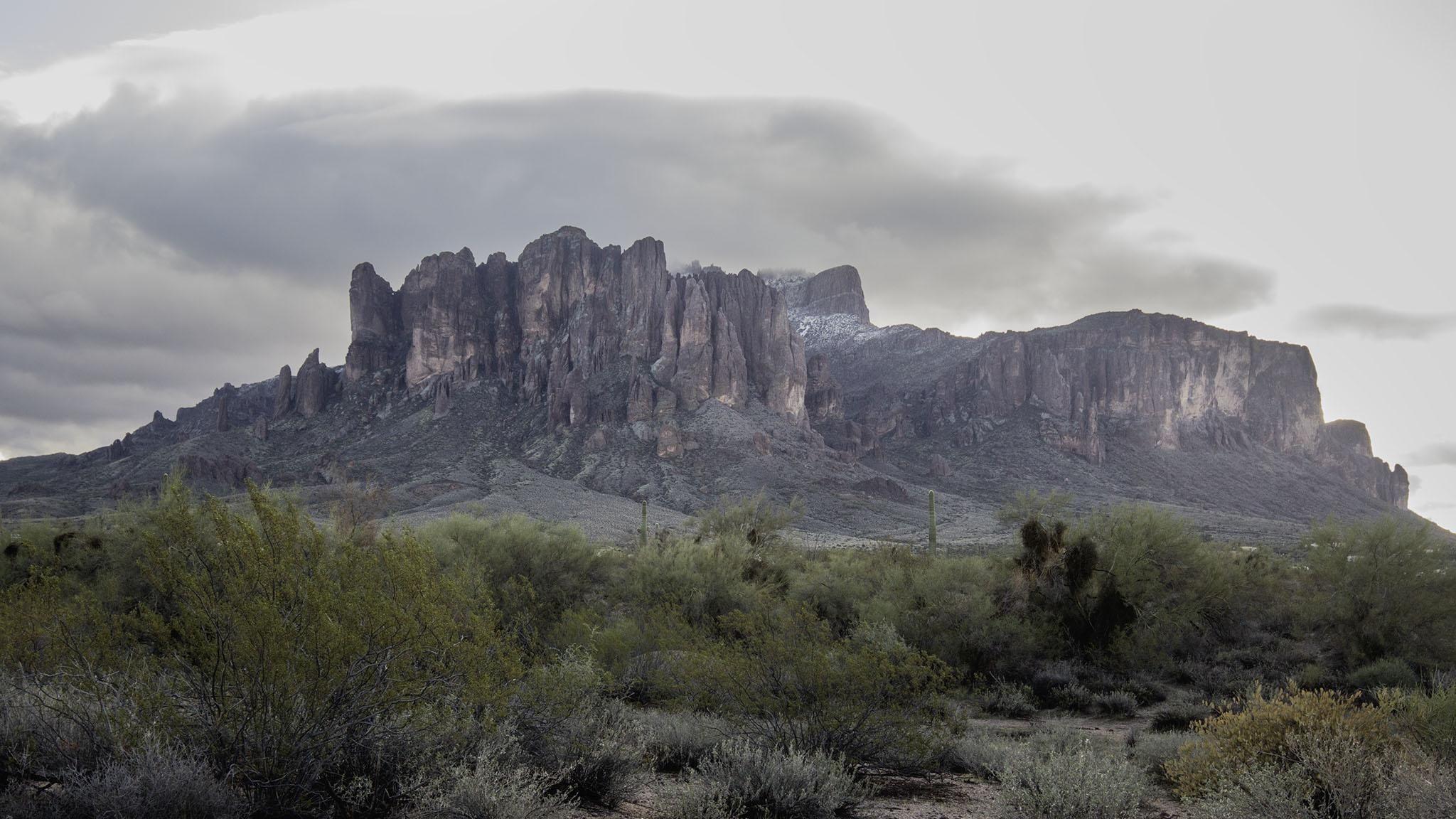 2048x1152 Snow on the Superstition Mountains, AZ today [OC][2048x1152]. cute places. Black iphone background, Cute pink background, Tropical wallpaper