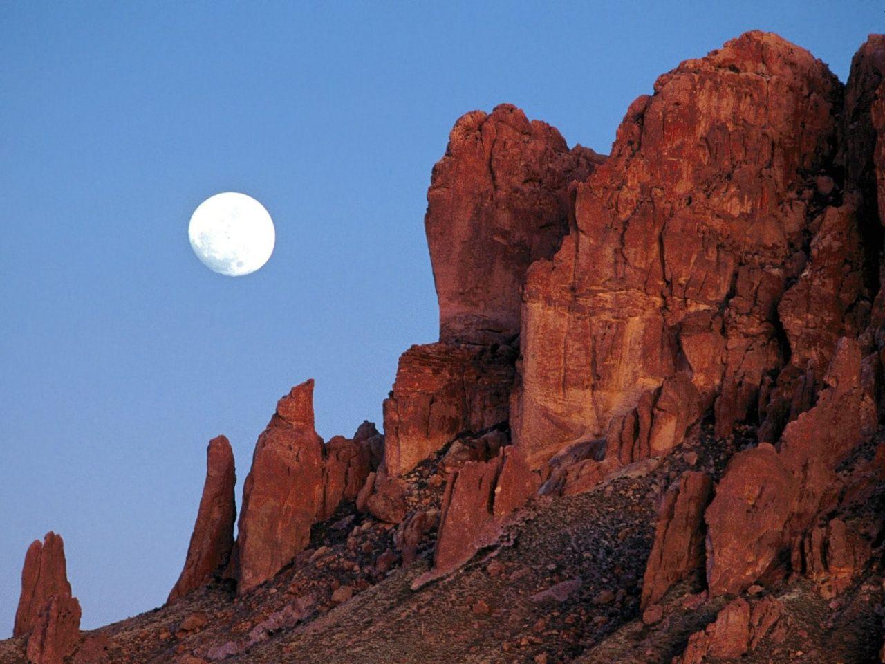 1280x960 Urban Art Wallpaper: Superstition mountains praying hands formation
