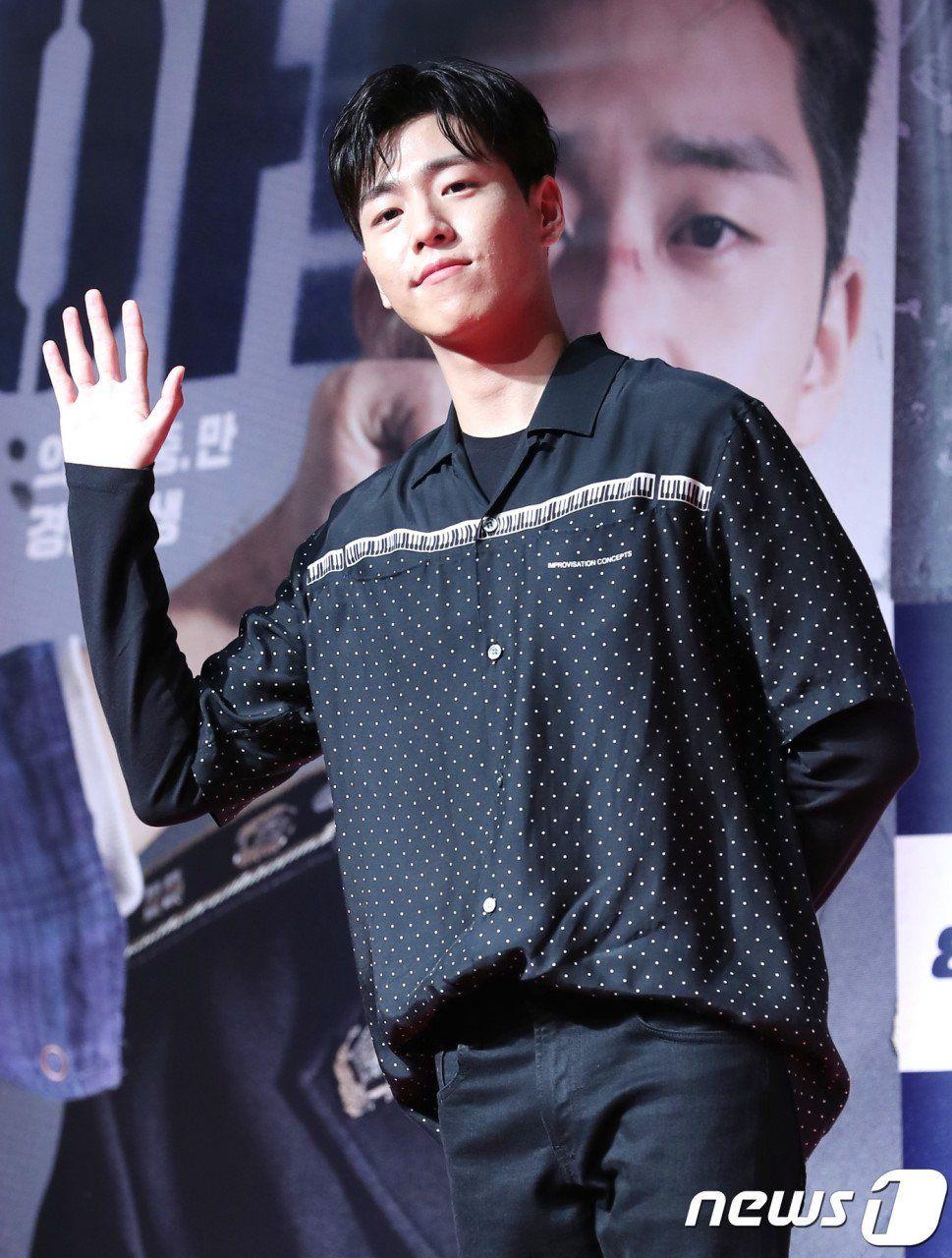 969x1280 Lee Hyun Woo (이현우) HanCinema - The Korean Movie And Drama Database