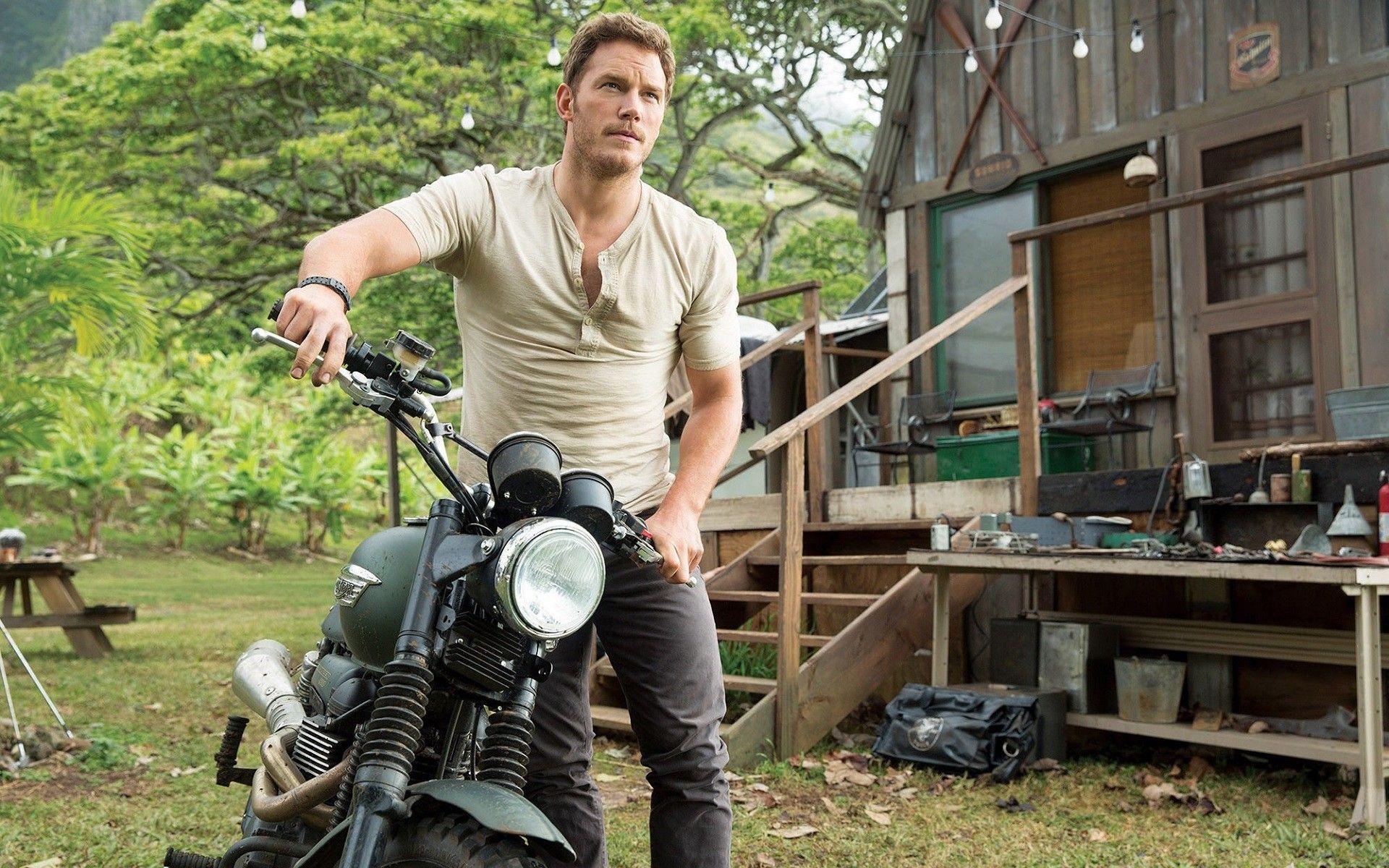 1920x1200 #movies, #motorcycle, #Triumph Scrambler, #Triumph, #men, #Chris Pratt, #actor, #Jurassic World, wallpaper. Mocah.org HD Wallpaper