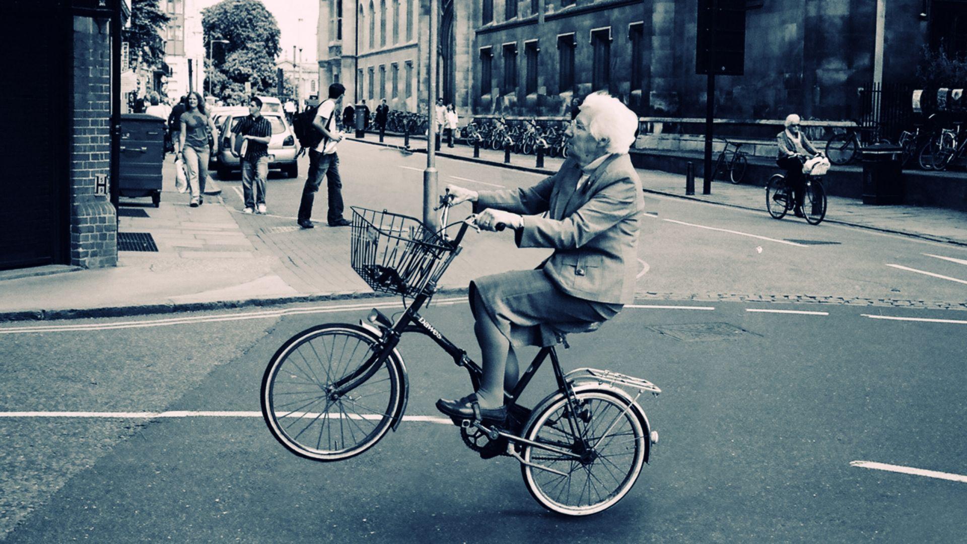1920x1080 Bicycle women black white humor roads people buildings wallpaperx1080