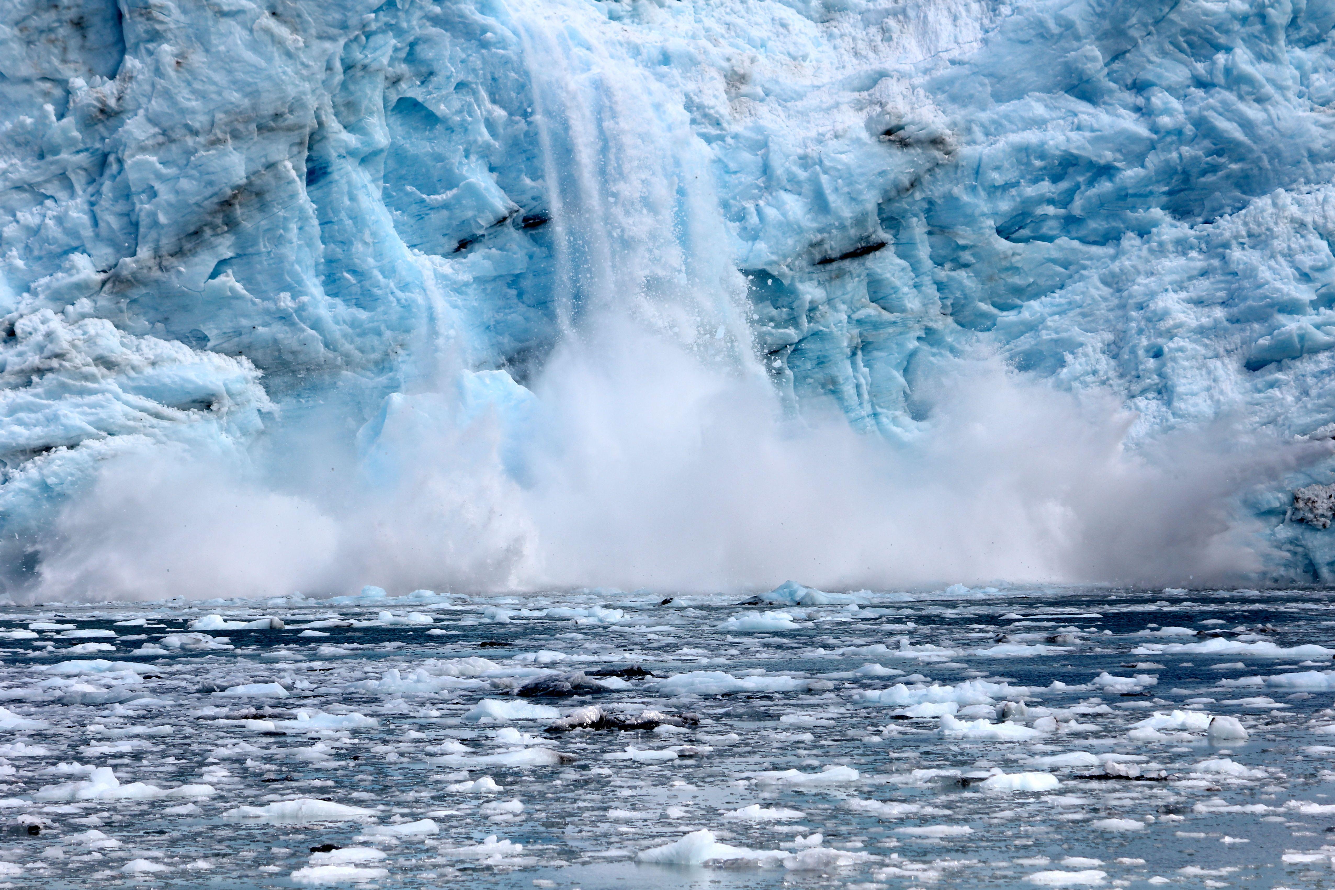 5104x3403 Glacier calving winter ice snow r wallpaperx3403