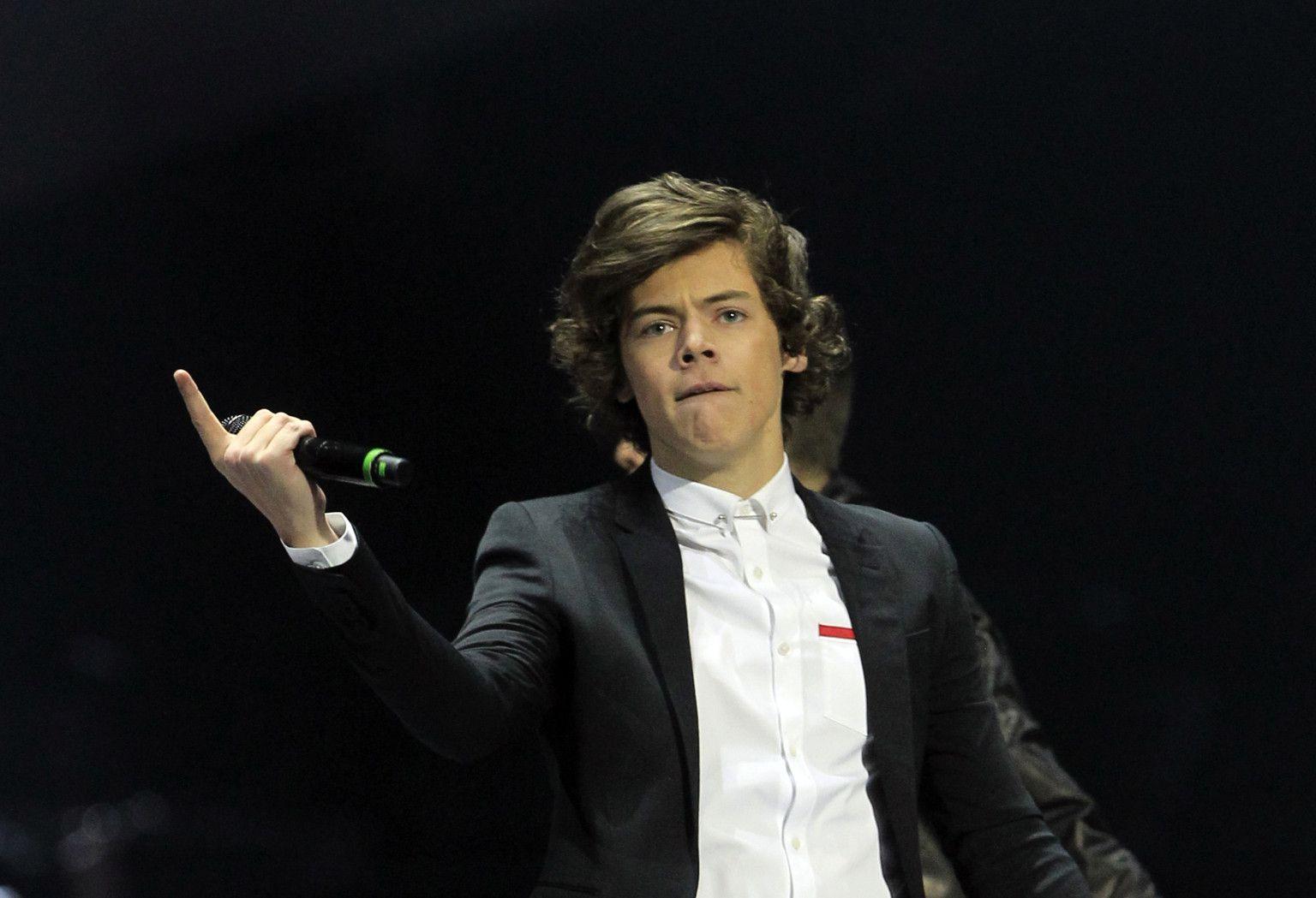 1536x1049 Harry Styles Laptop Wallpaper