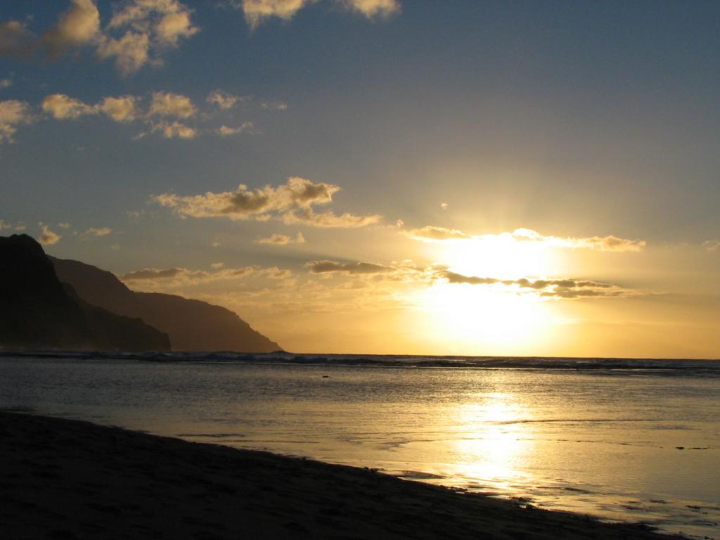 1024x768 Kee Beach, Kauai Wallpaper