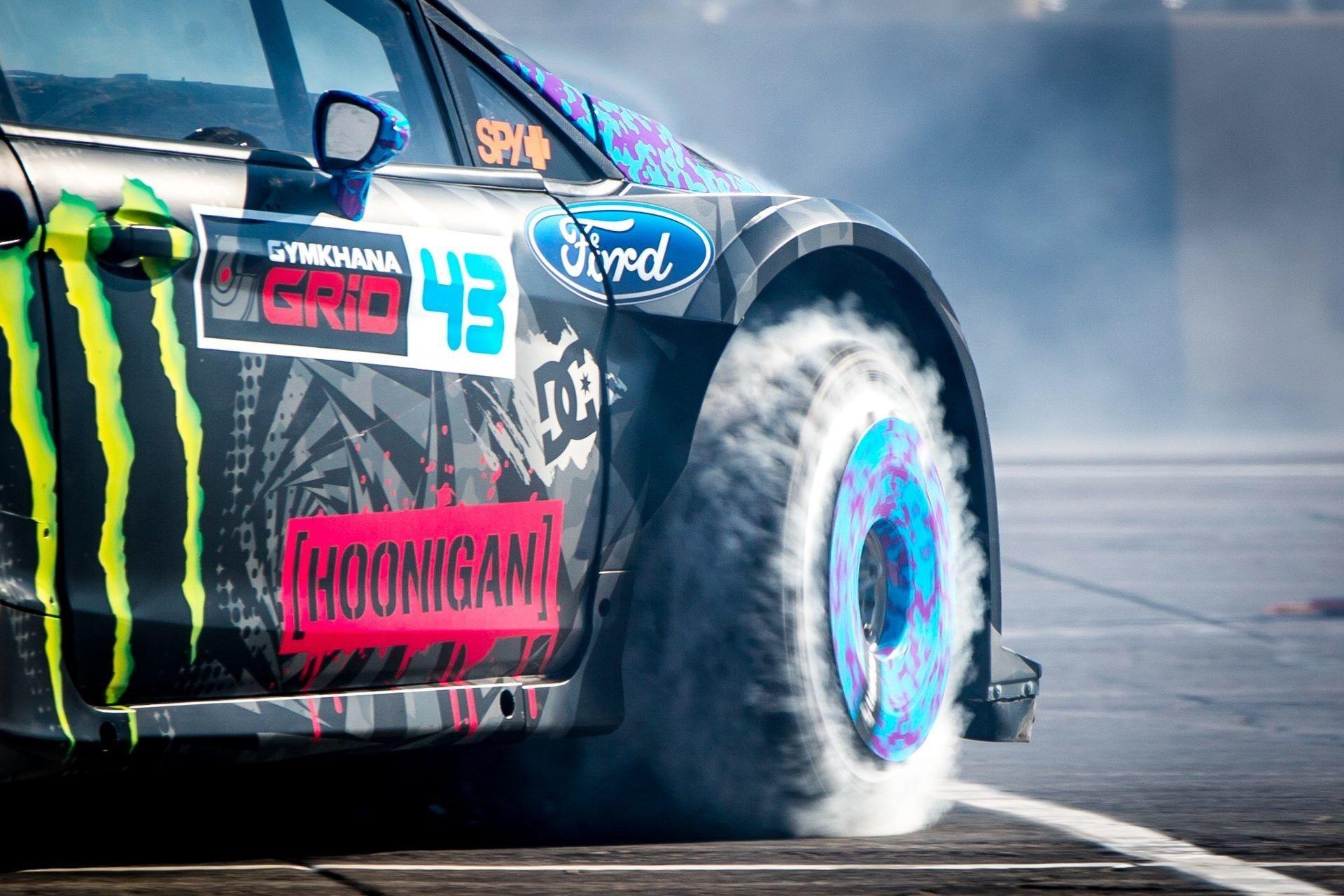 1920x1280 Ford Focus Drift Car Gymkhana Burnout