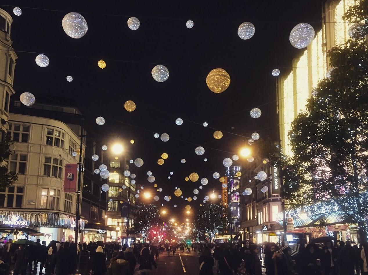 1268x950 Christmas New Year Light Streets