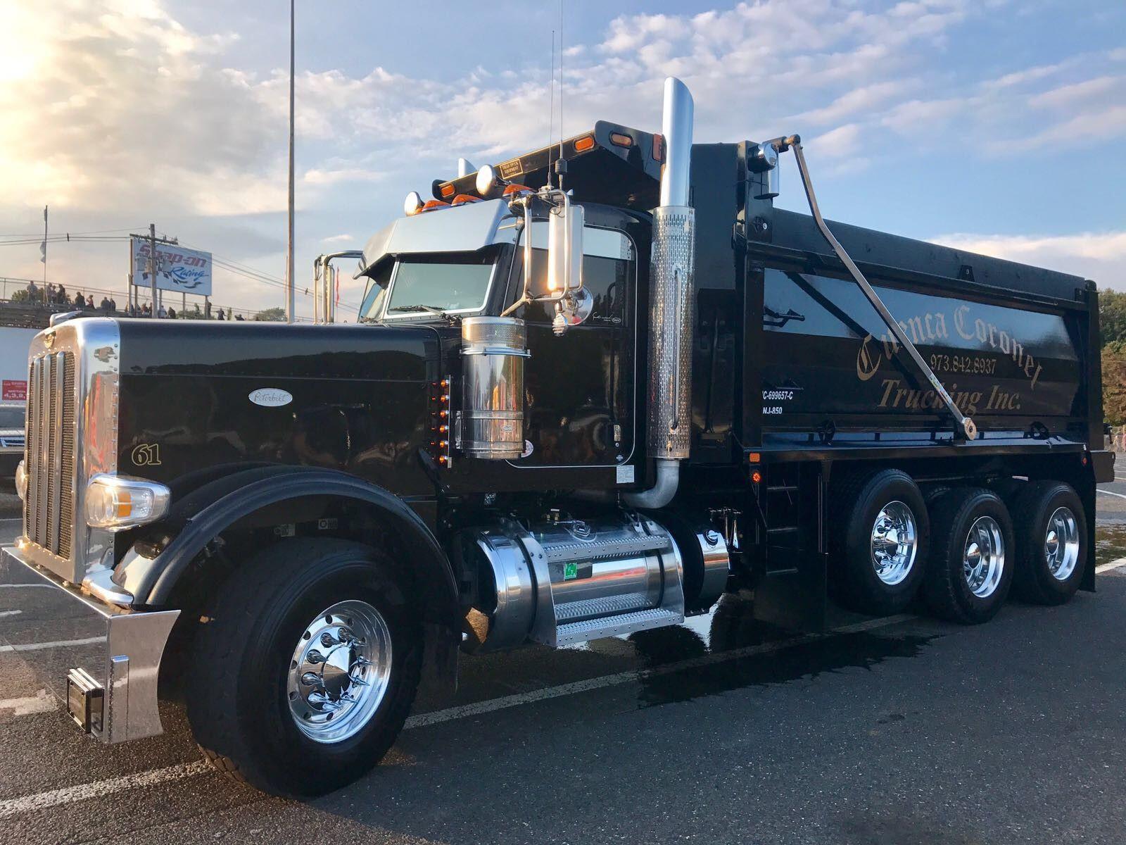1600x1200 Peterbilt Truck Wallpaper