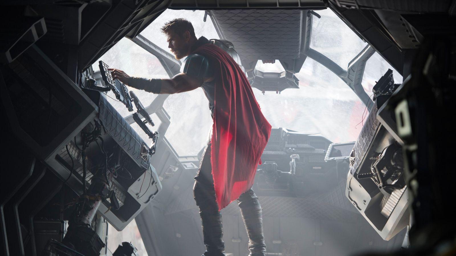 1600x900 Chris Hemsworth in Thor Ragnarok Wallpaper