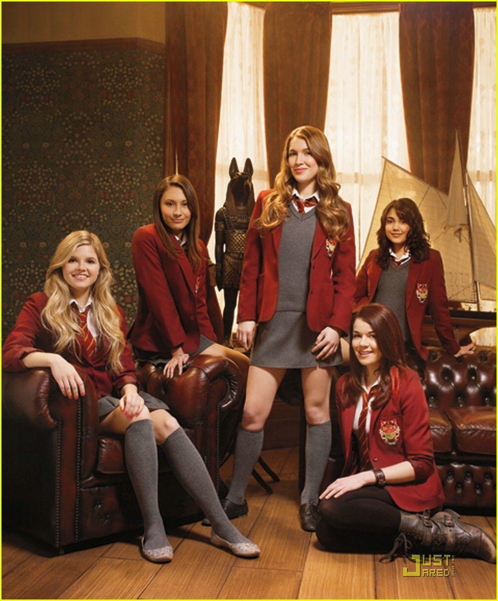 1013x1222 The House Of Anubis Premieres THIS Saturday!: Photo 398734. Alex Sawyer, Ana Mulvoy Ten, Bobby Lockwood, Brad Kavanagh, Eugene Simon, House Of Anubis, Jade Ramsey, Klariza Clayton, Nathalia Ramos Picture