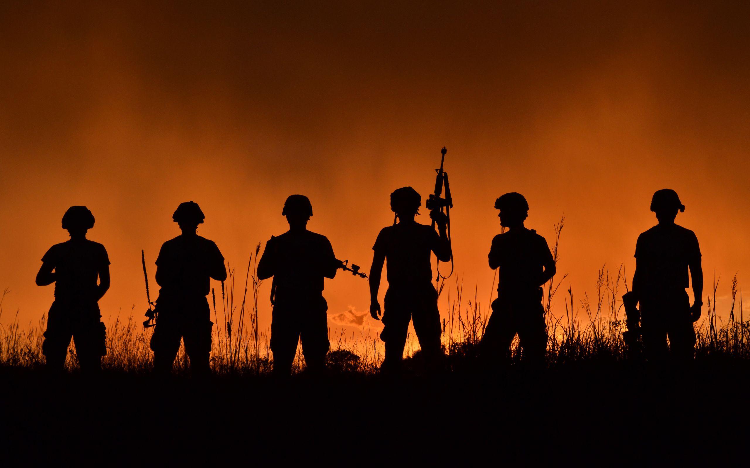 2560x1600 Military Soldiers With Weapons Wallpaper