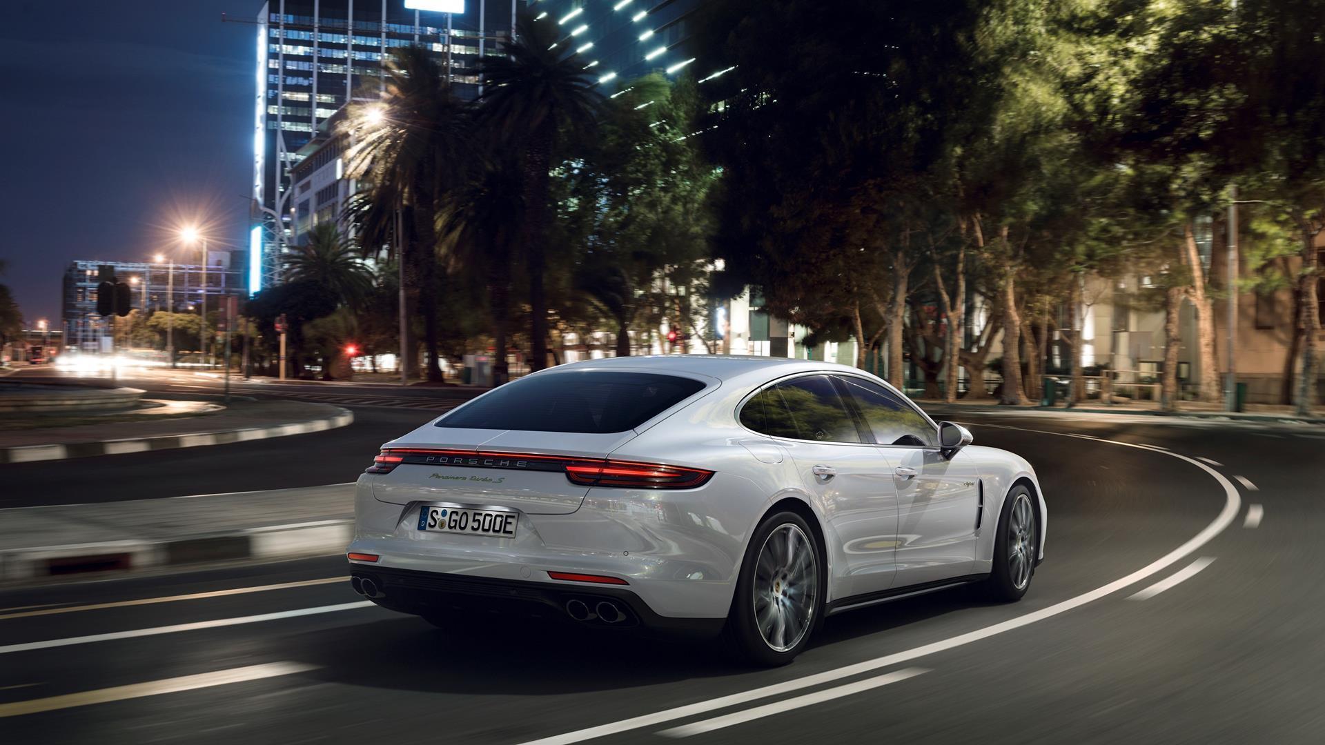 1920x1080 Porsche Panamera Turbo S E Hybrid Wallpaper [HD]