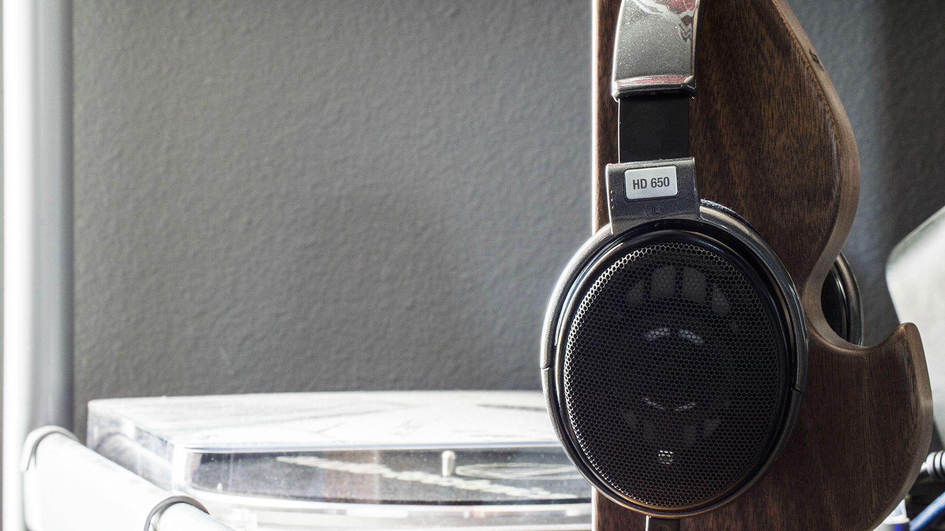 1920x1080 Sennheiser HD 650 [1920x1080]