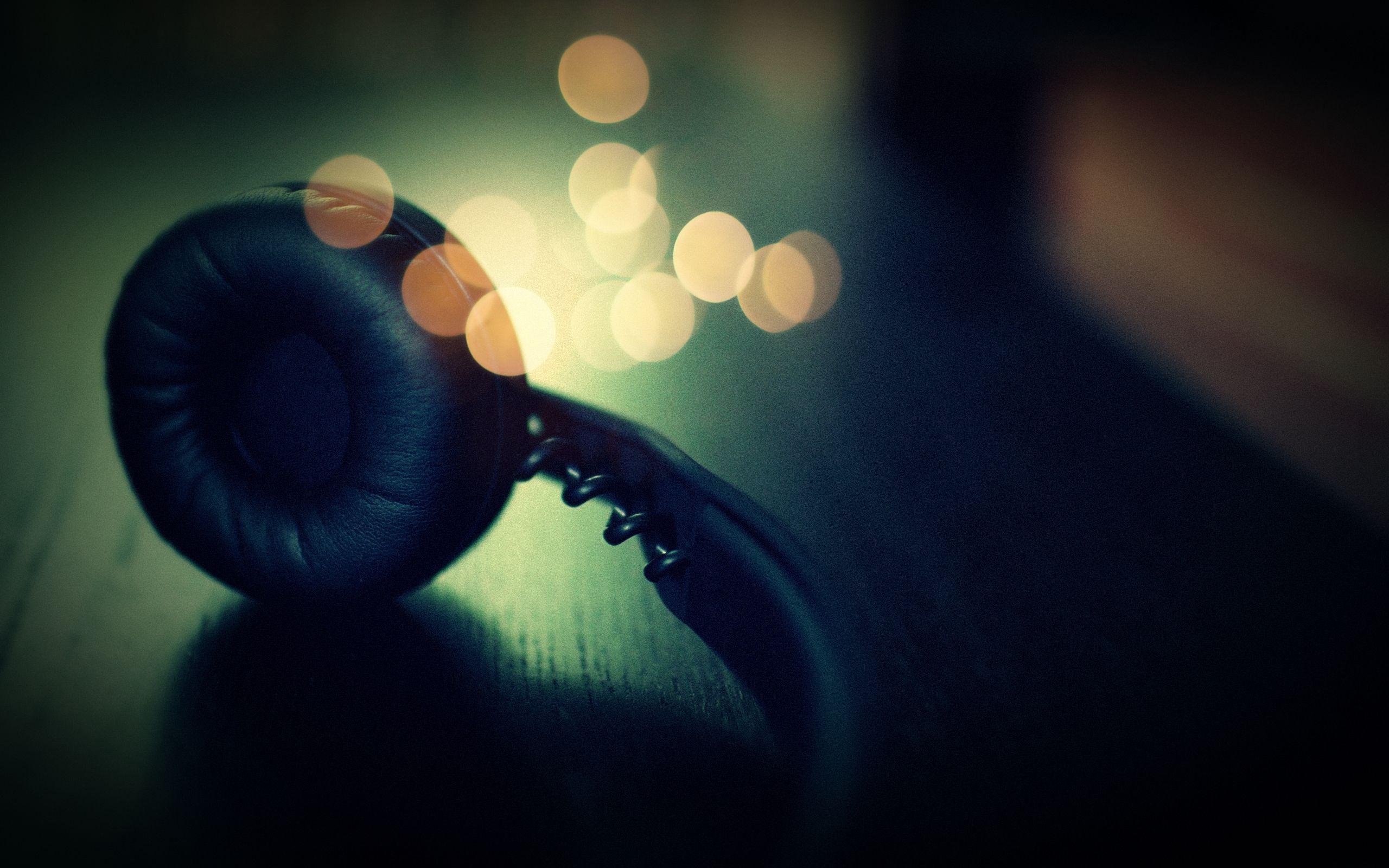 2560x1600 HD Sennheiser Headphones Wallpaper