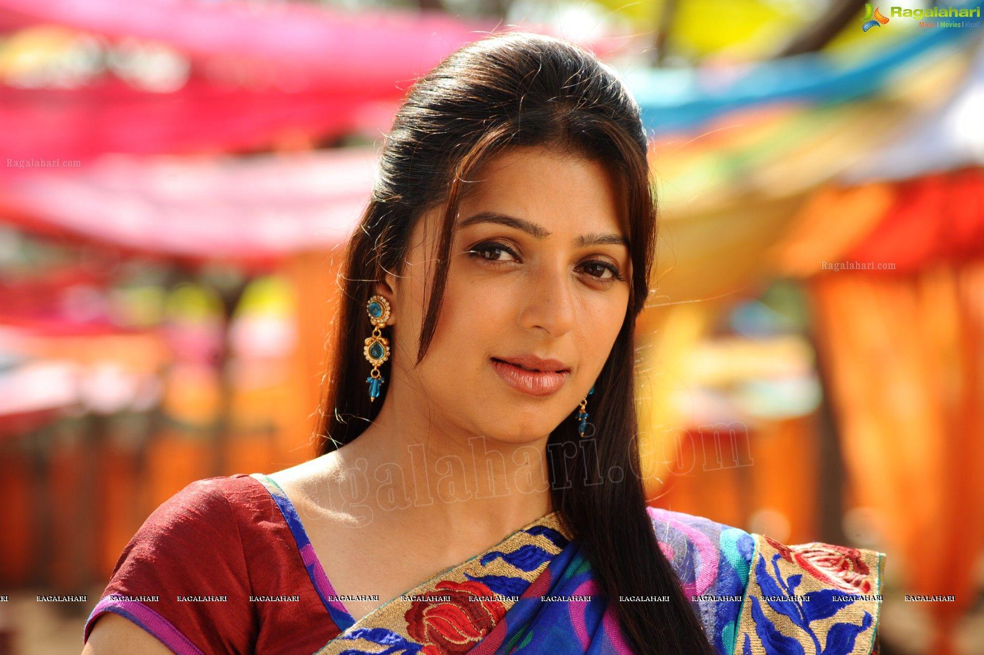 1919x1277 Bhumika Chawla Photo, Pics, Bhumika Chawla Wallpaper